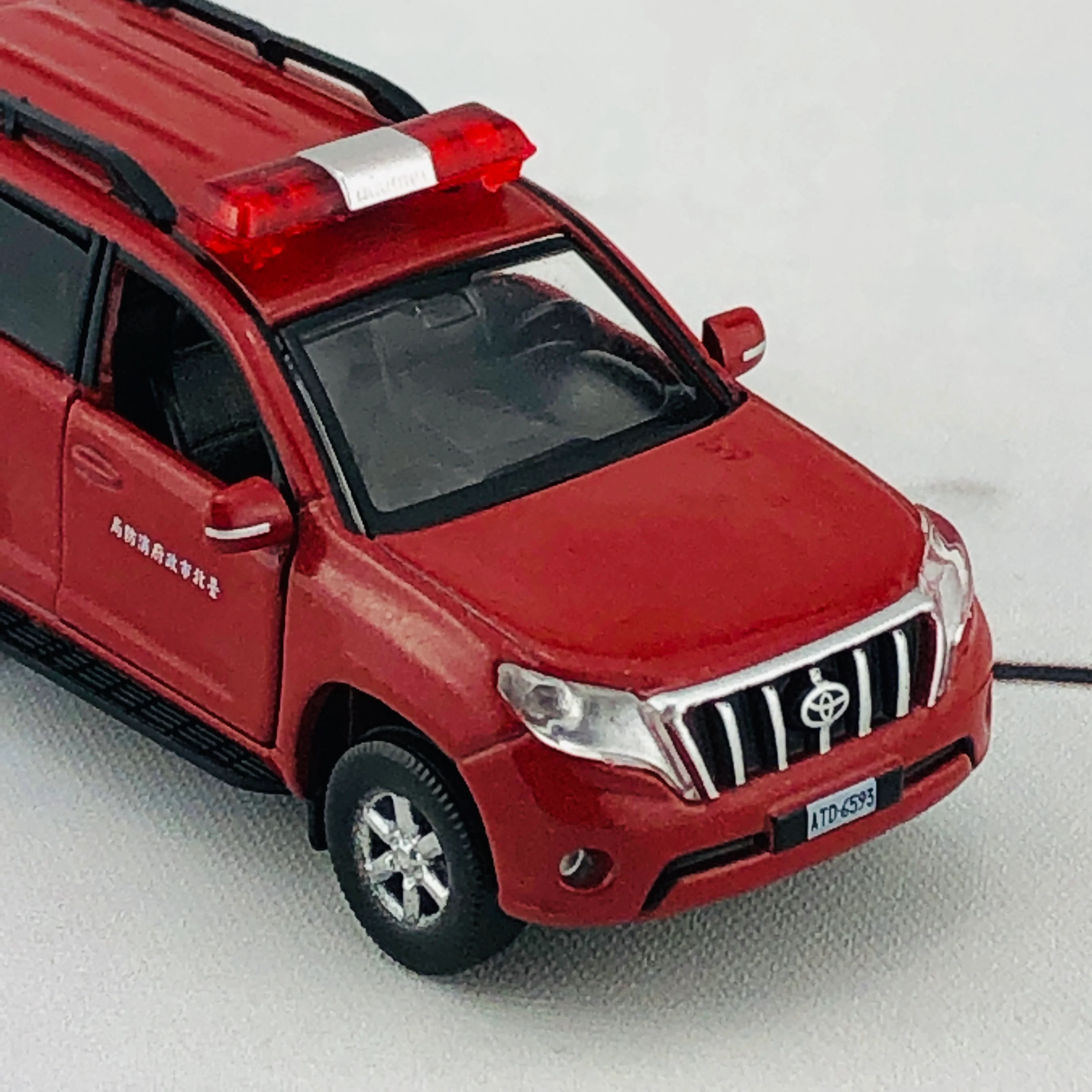 TINY 微影  TW3 Toyota Prado Taipei City Fire Department ATC64325 - Image 8