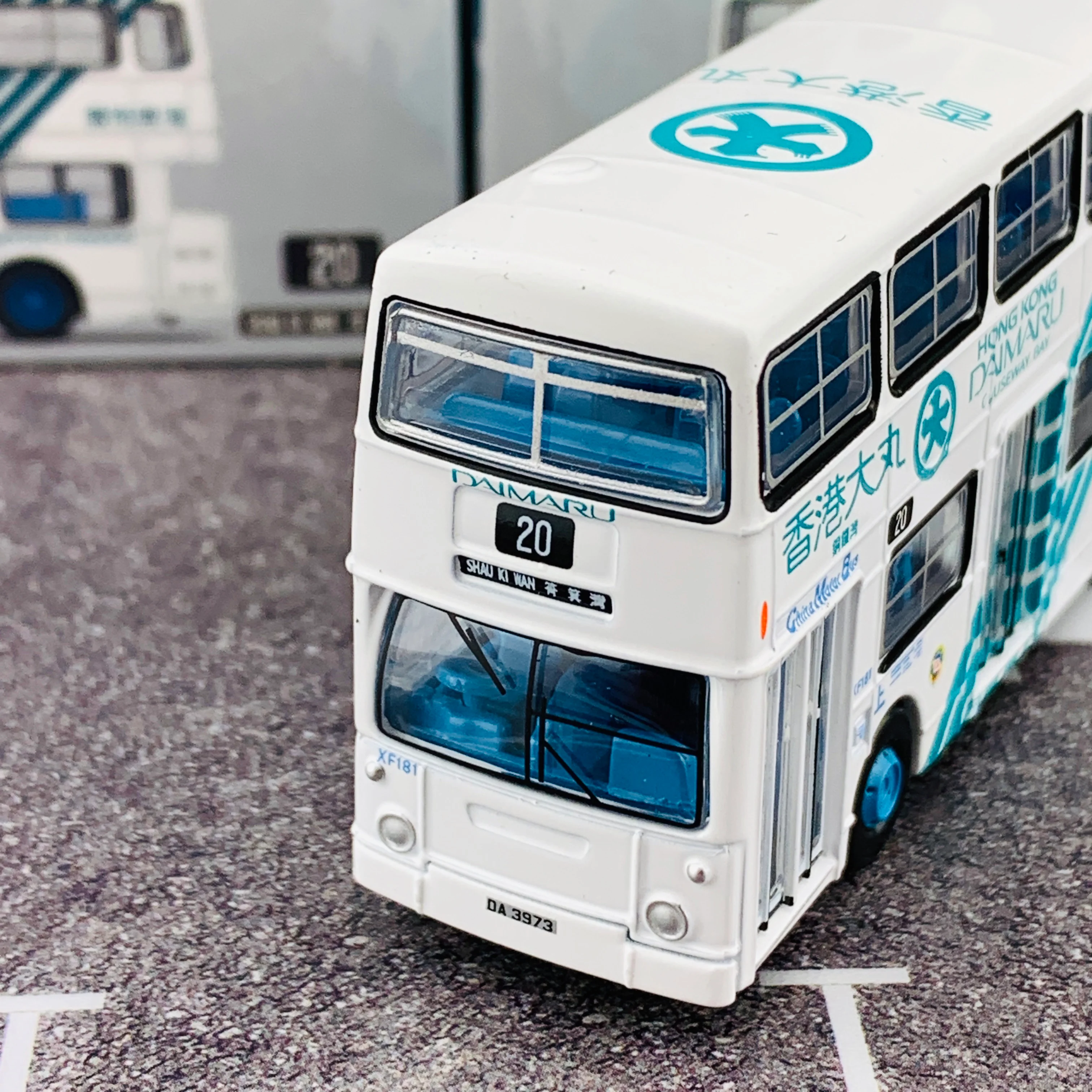 Tiny CMB Fleetline DMS Daimaru Plus "Searching For Views in Hong Kong" 港漫境搜套裝 Ver.2 (香港大丸DMS巴士 + 漫畫 II) - Image 4