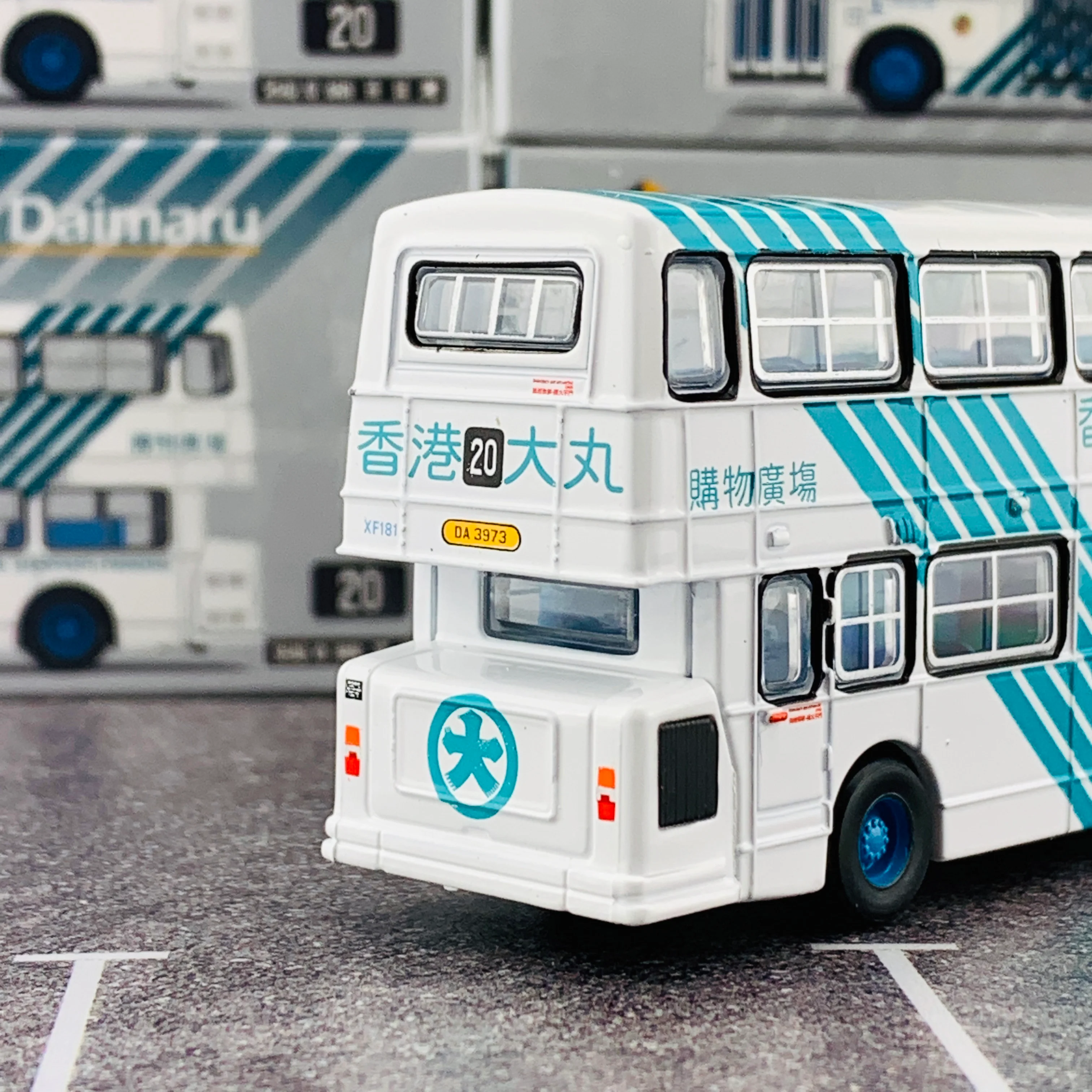 Tiny CMB Fleetline DMS Daimaru Plus "Searching For Views in Hong Kong" 港漫境搜套裝 Ver.2 (香港大丸DMS巴士 + 漫畫 II) - Image 7