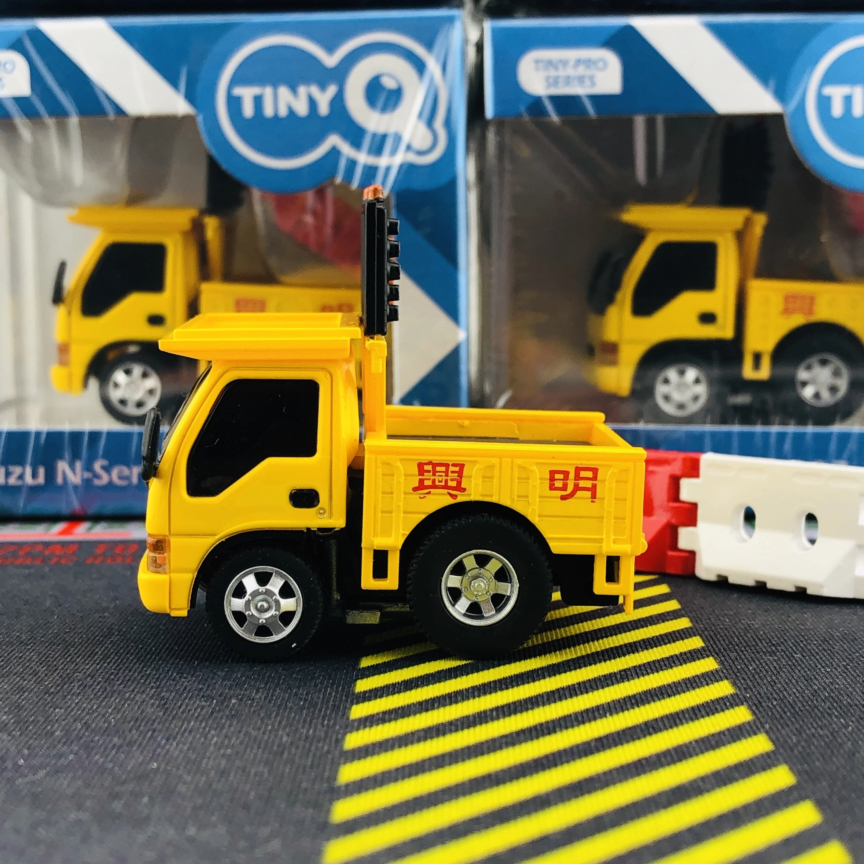 Tiny Q Pro-Series 12 - ISUZU N-Series 1993 Construction Truck TinyQ-12a - Image 2
