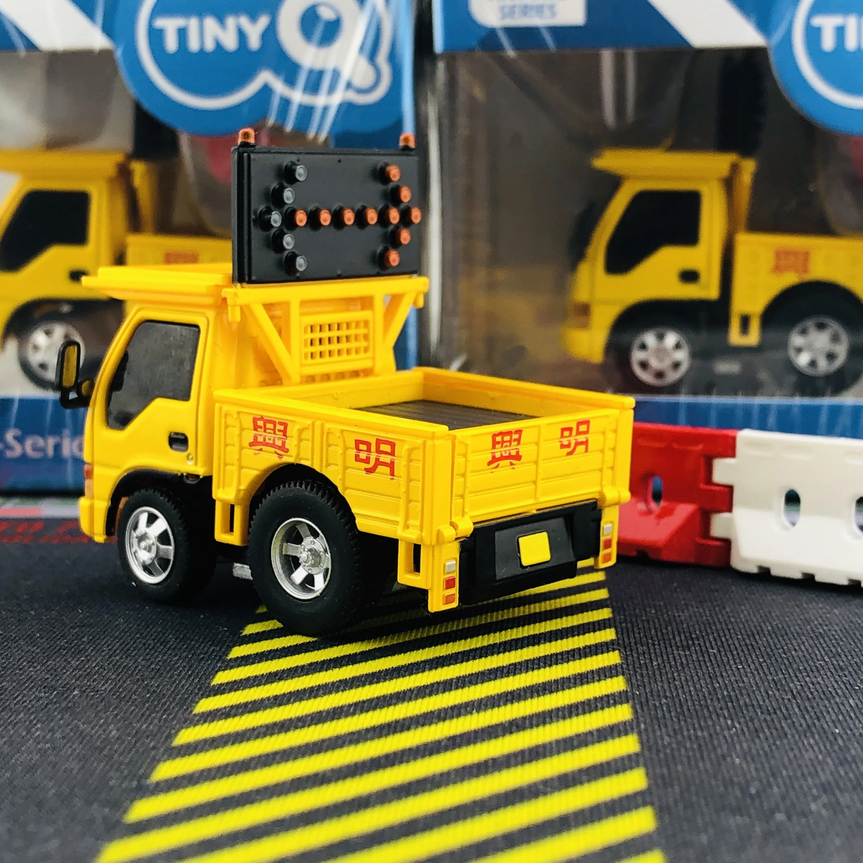 Tiny Q Pro-Series 12 - ISUZU N-Series 1993 Construction Truck TinyQ-12a - Image 3