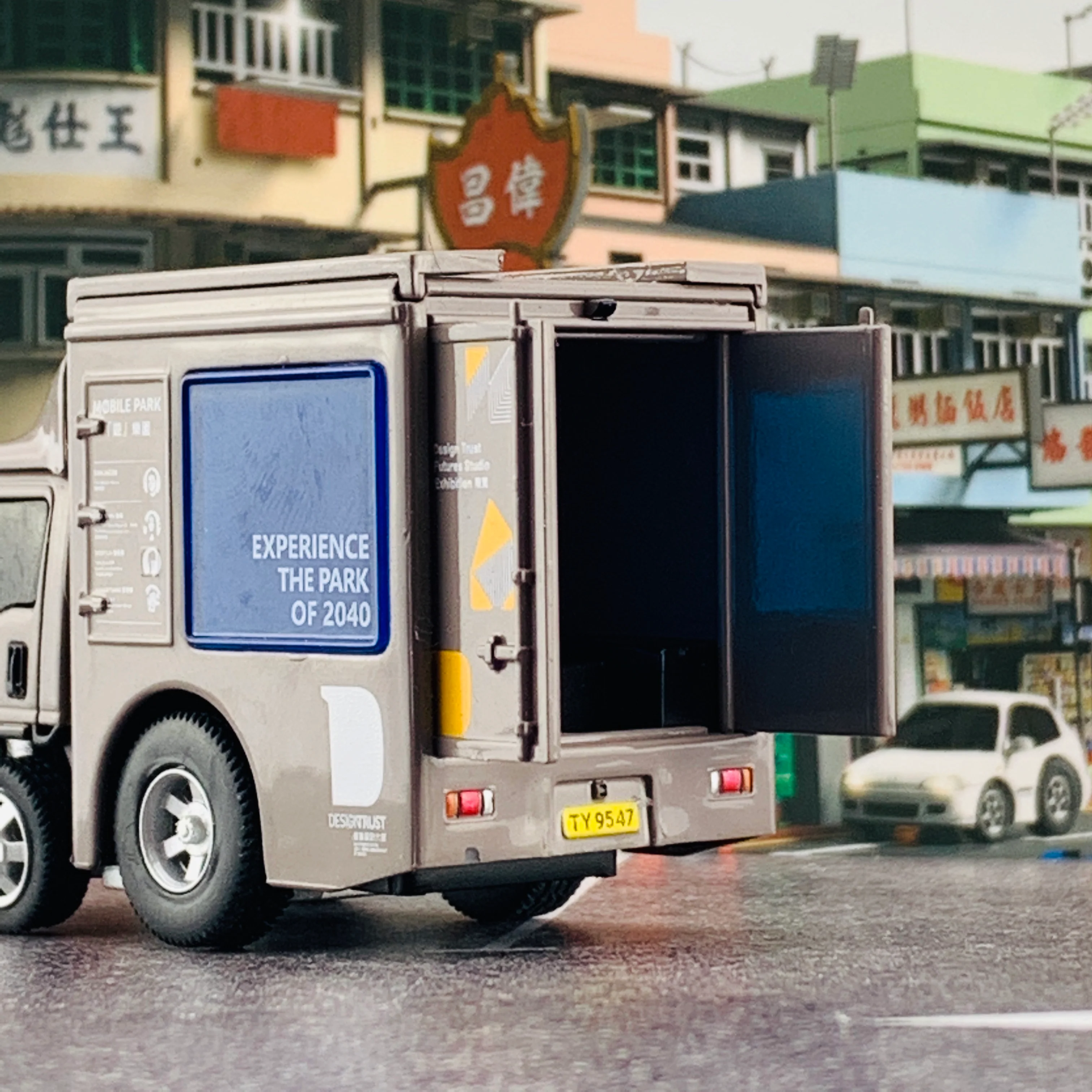 Tiny Q Pro-Series 13 - Outdoor Advertising Truck TinyQ-13a - Image 5