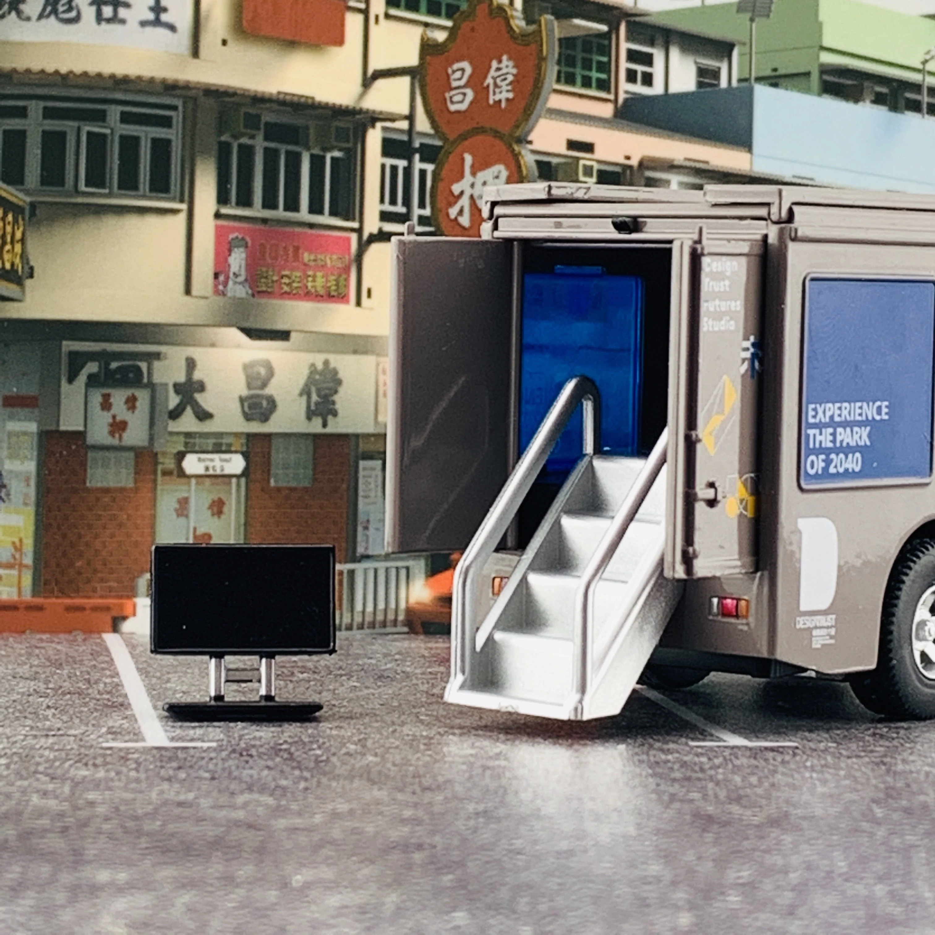 Tiny Q Pro-Series 13 - Outdoor Advertising Truck TinyQ-13a - Image 6