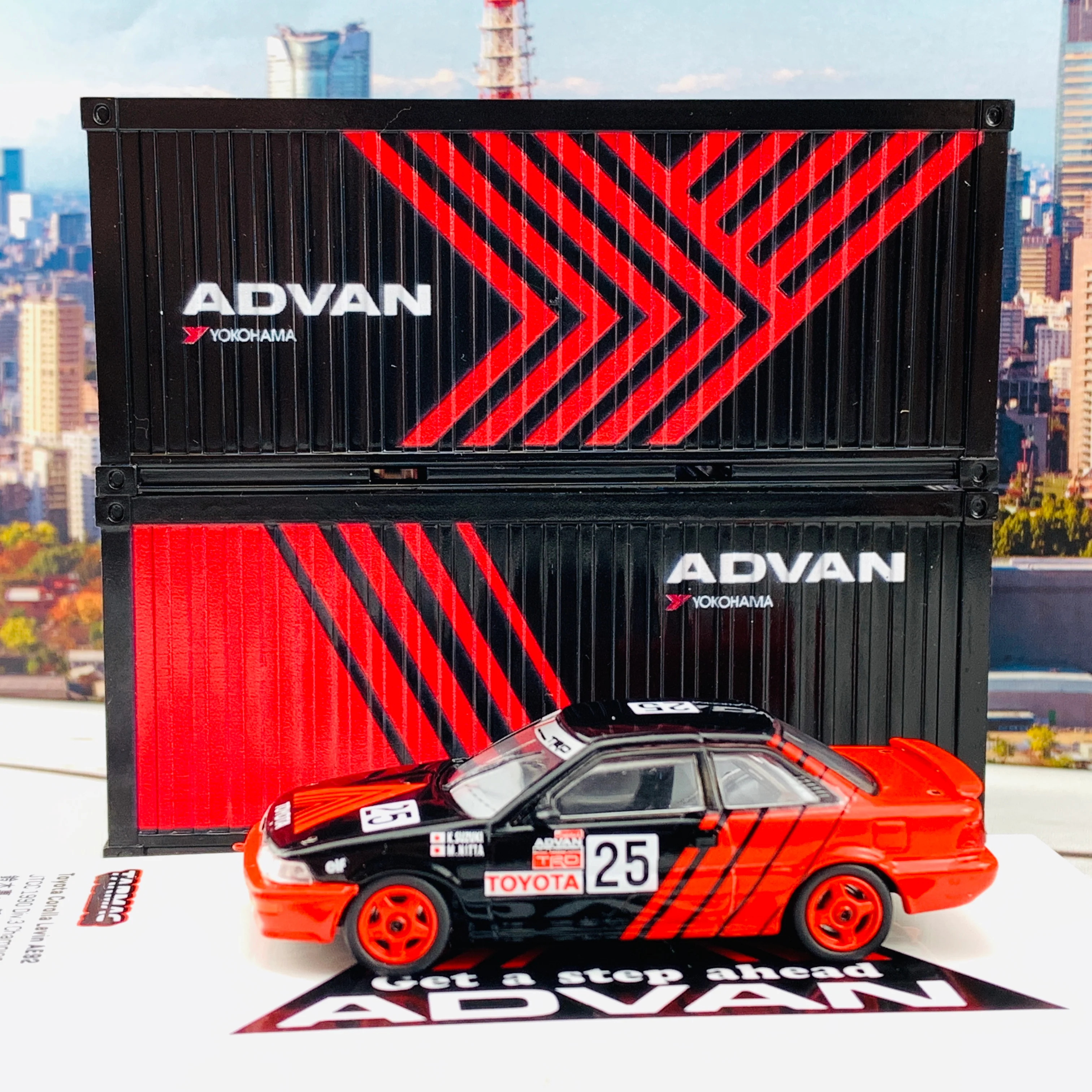 Tokyo Station Exclusive Package - Tarmac Works 1/64 Toyota Corolla AE92 JTCC 1990 Div.3 Champion 鈴木惠一/ 新田守男 T64-036-90JTC25 and Tarmac Works 1/64 Containers Set - ADVAN T64C-001-ADV - Image 2