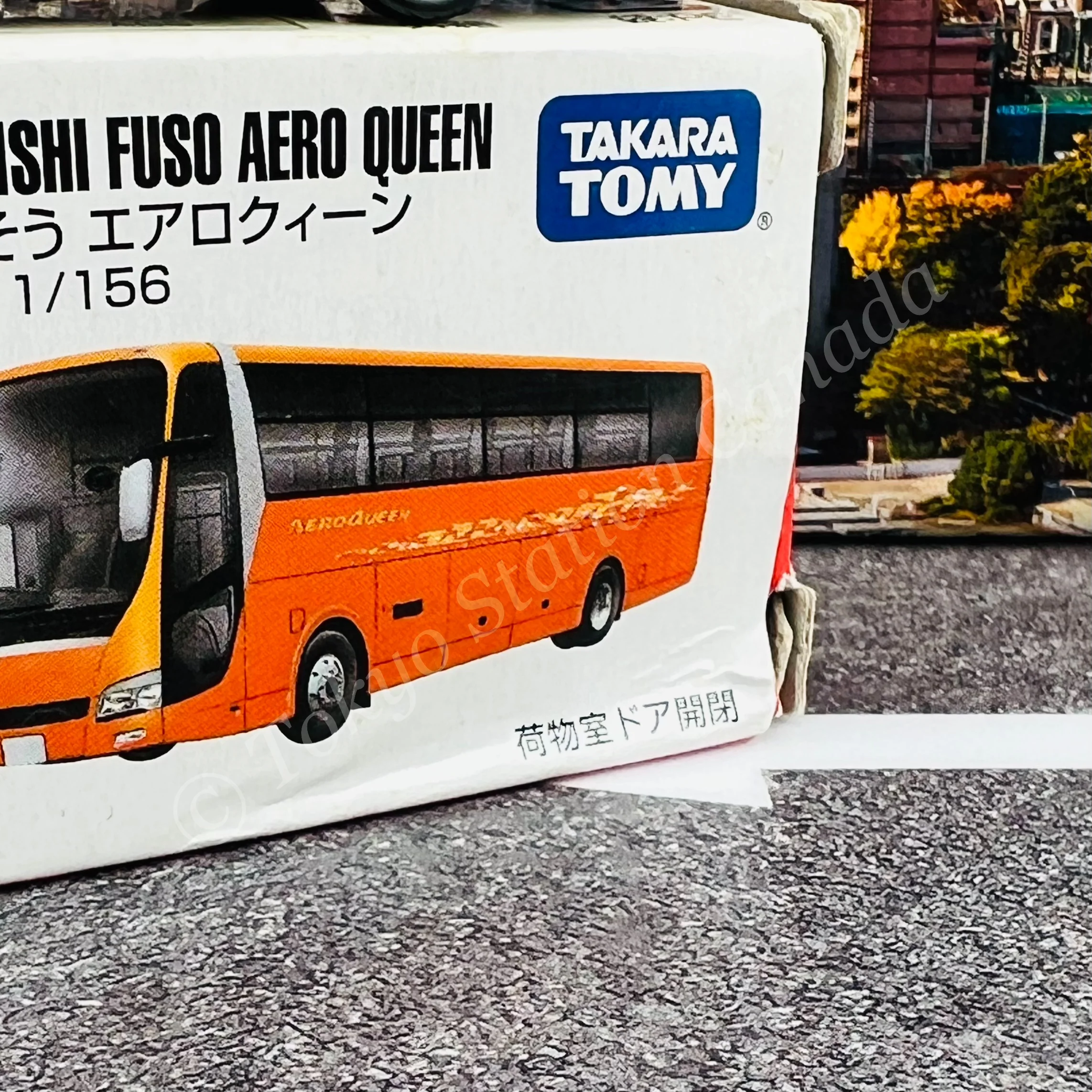 TOMICA 1 Mitsubishi FUSO AERO QUEEN - Image 3