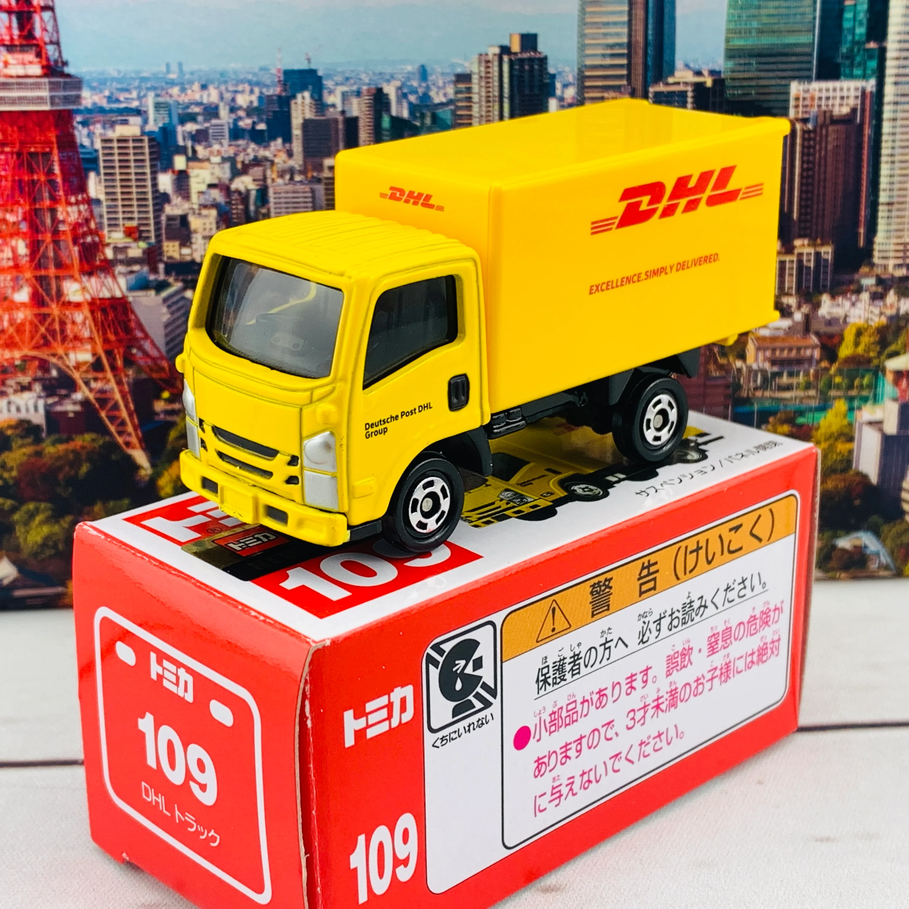 TOMICA 109 DHL Truck (Isuzu ELF) - Image 2