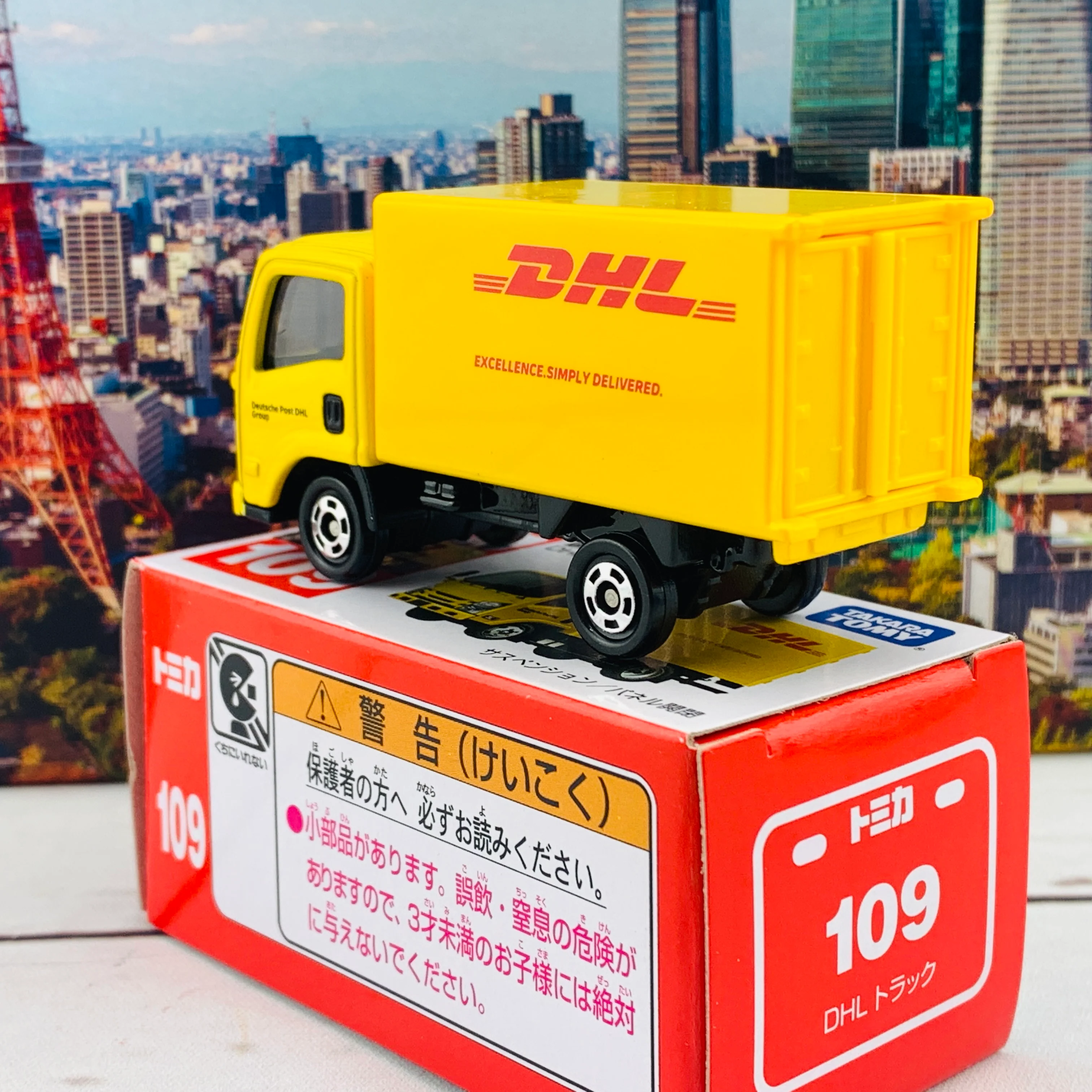 TOMICA 109 DHL Truck (Isuzu ELF) - Image 3