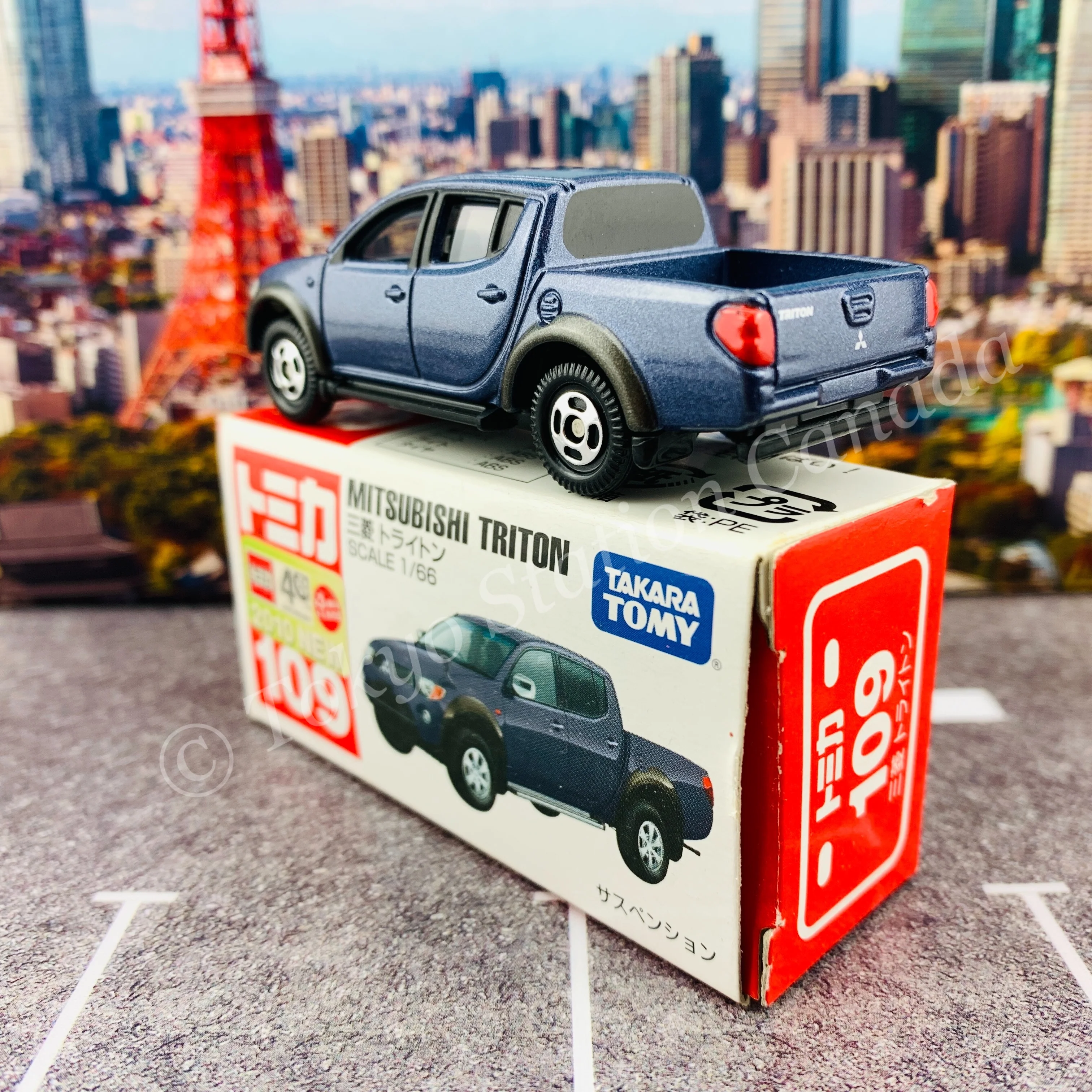 TOMICA 109 MITSUBISHI TRITON 4904810359371 - Image 2