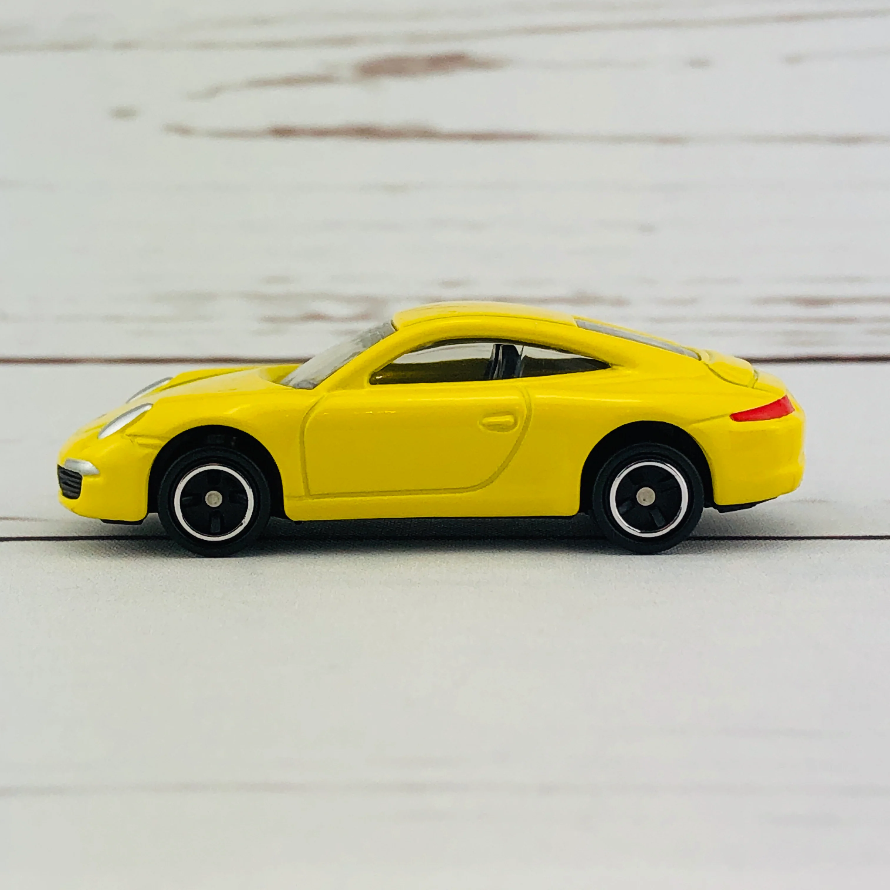 Tomica 117 Porsche 911 Carrera First Edition (初回特別仕様) - Image 2