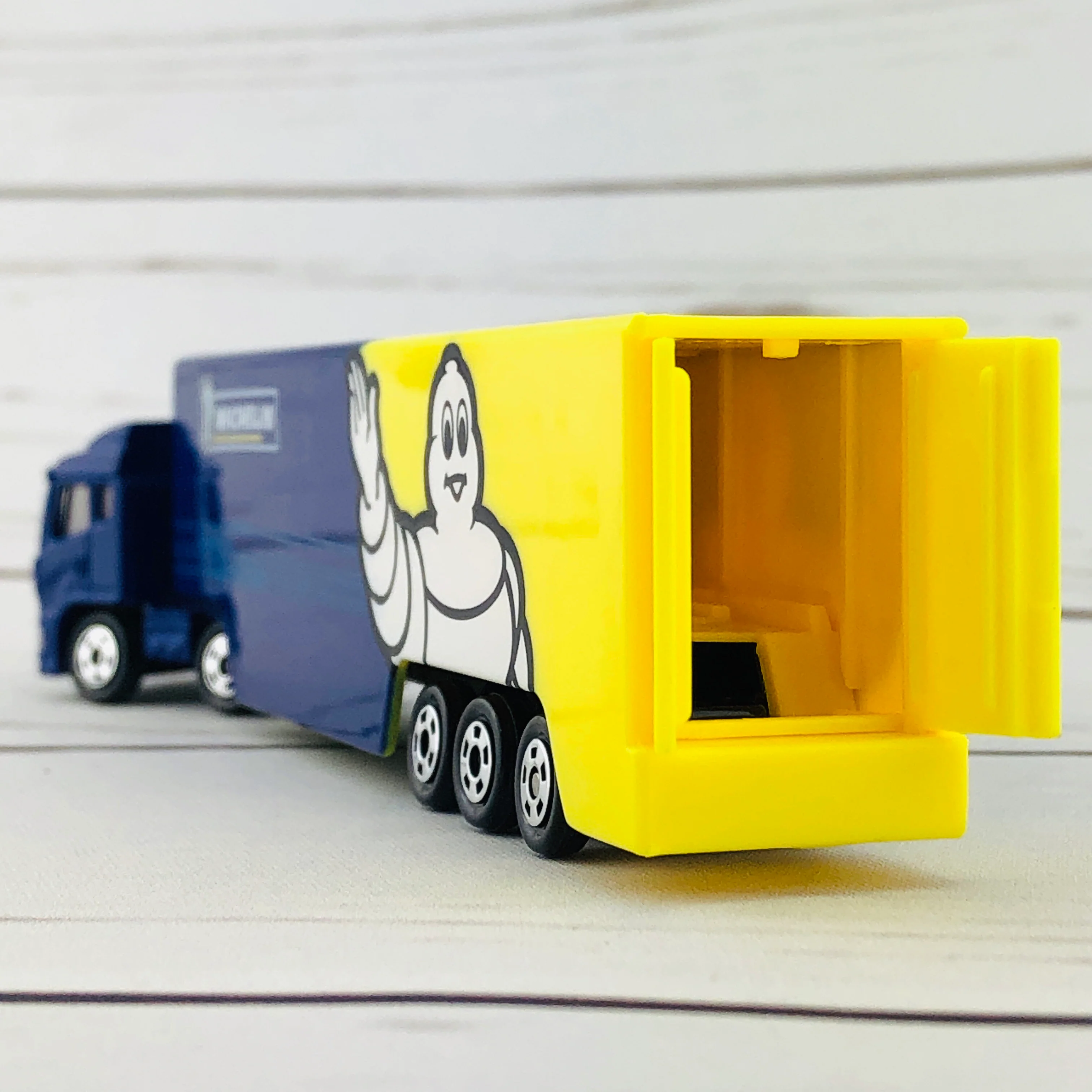 TOMICA 135 Michelin Motor Sports Transporter - Image 4