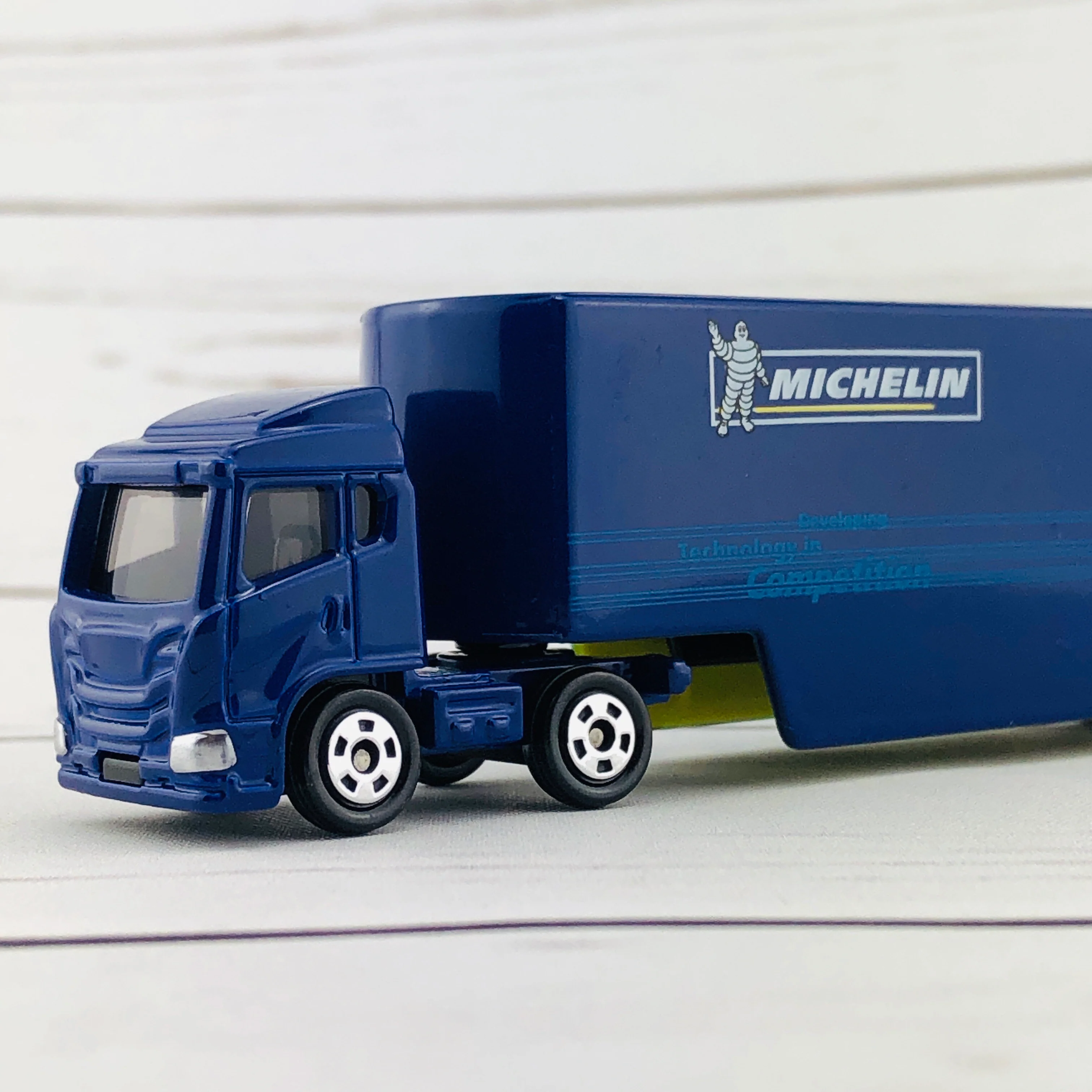 TOMICA 135 Michelin Motor Sports Transporter - Image 5