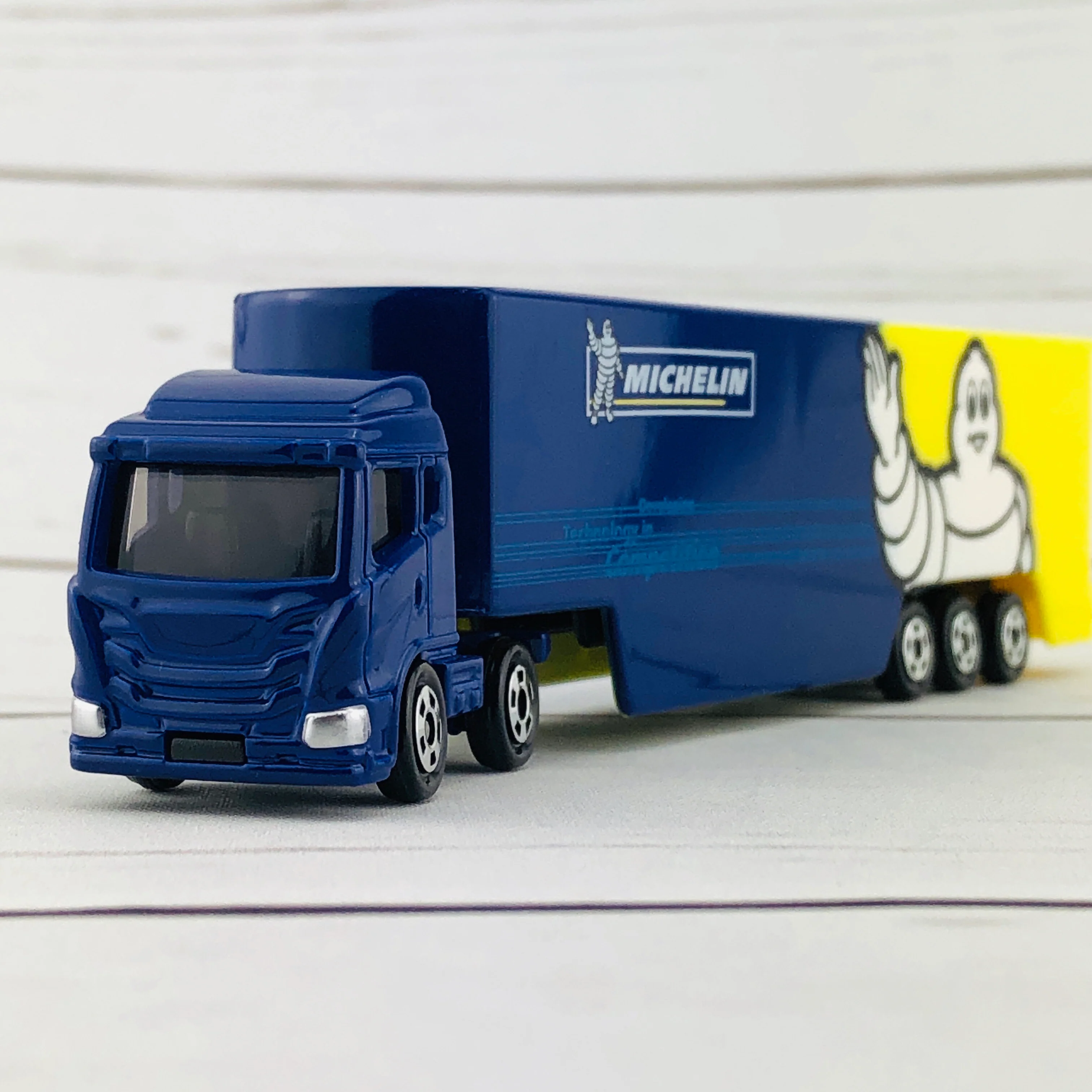 TOMICA 135 Michelin Motor Sports Transporter - Image 6