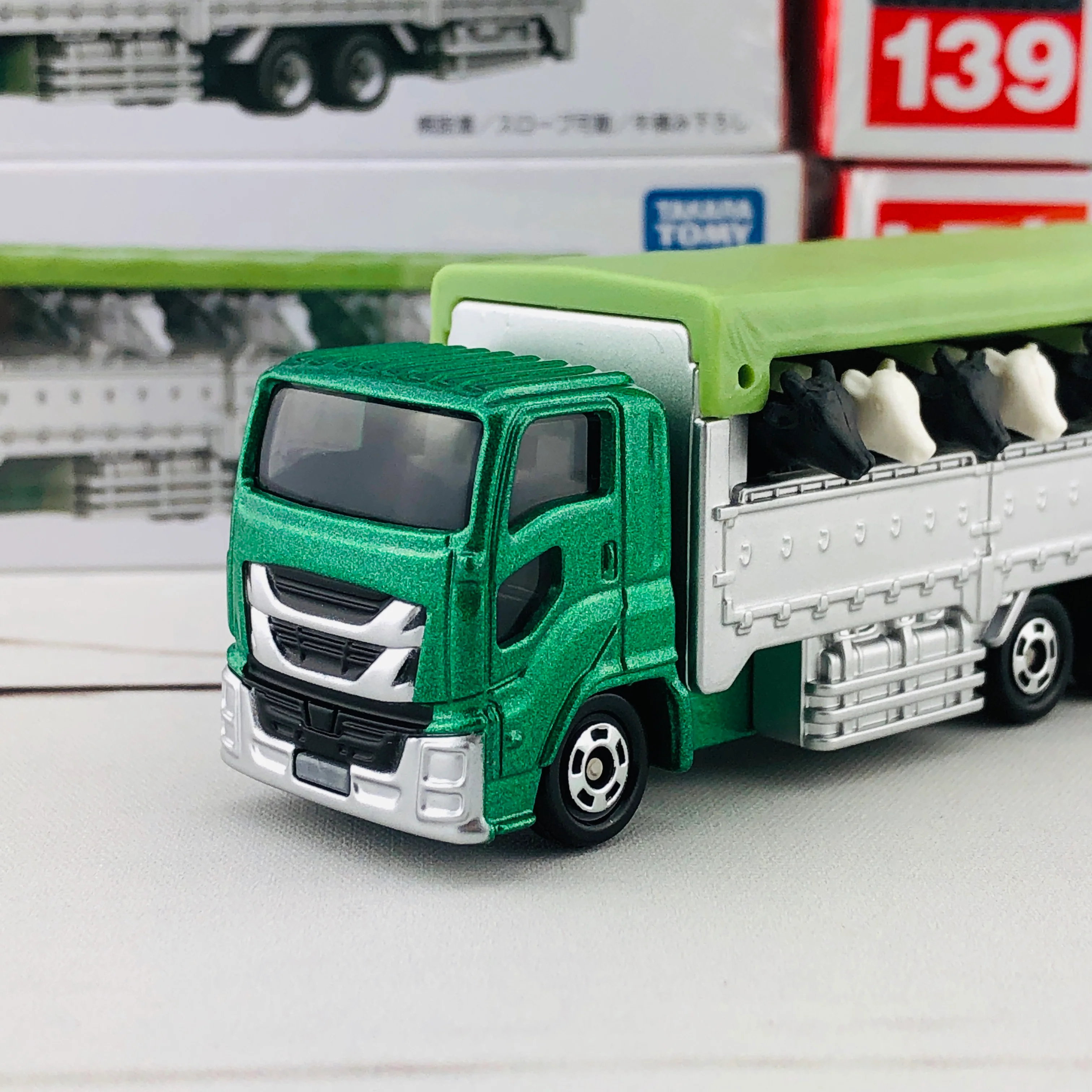 Tomica 139 Cattle Transporter - Image 3