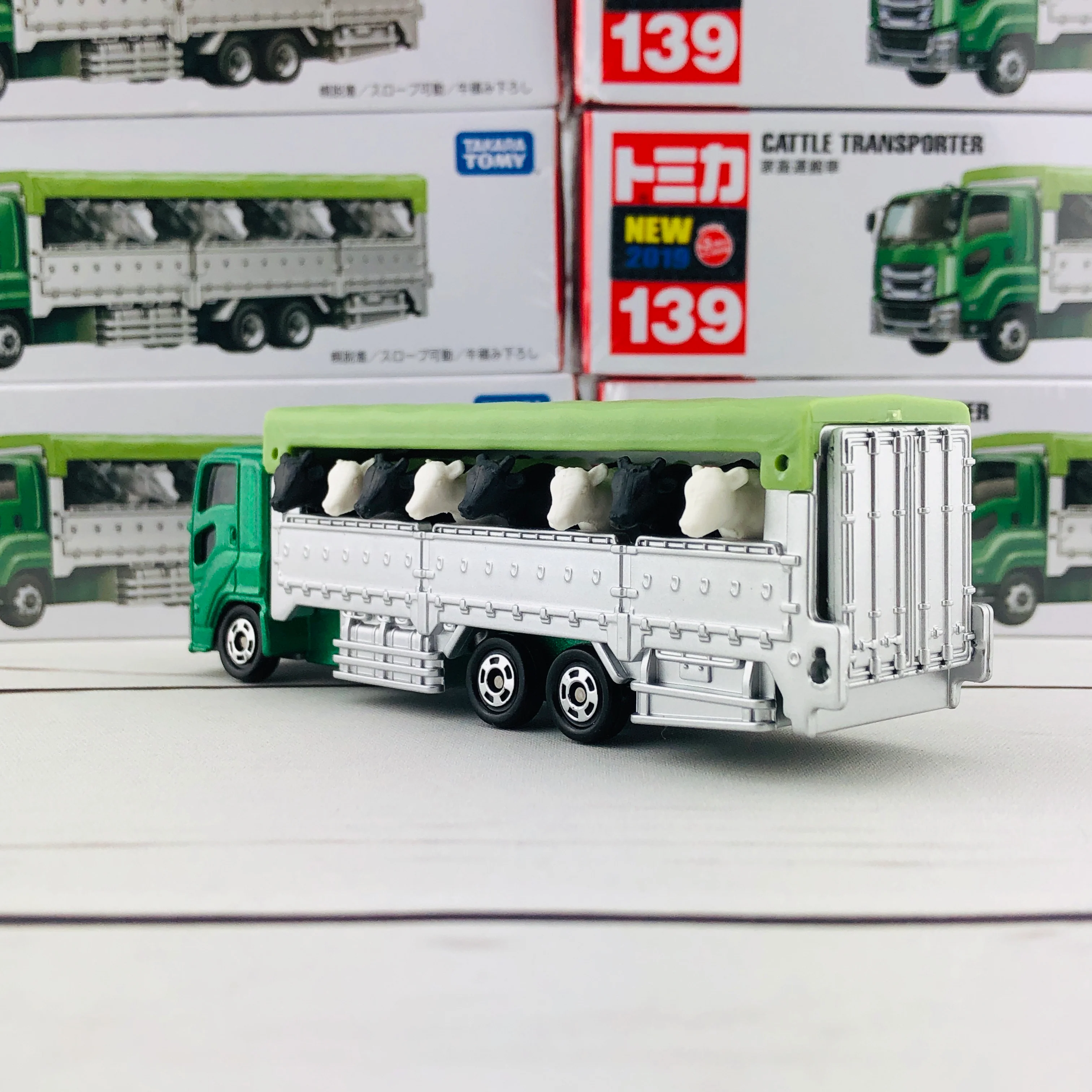 Tomica 139 Cattle Transporter - Image 5