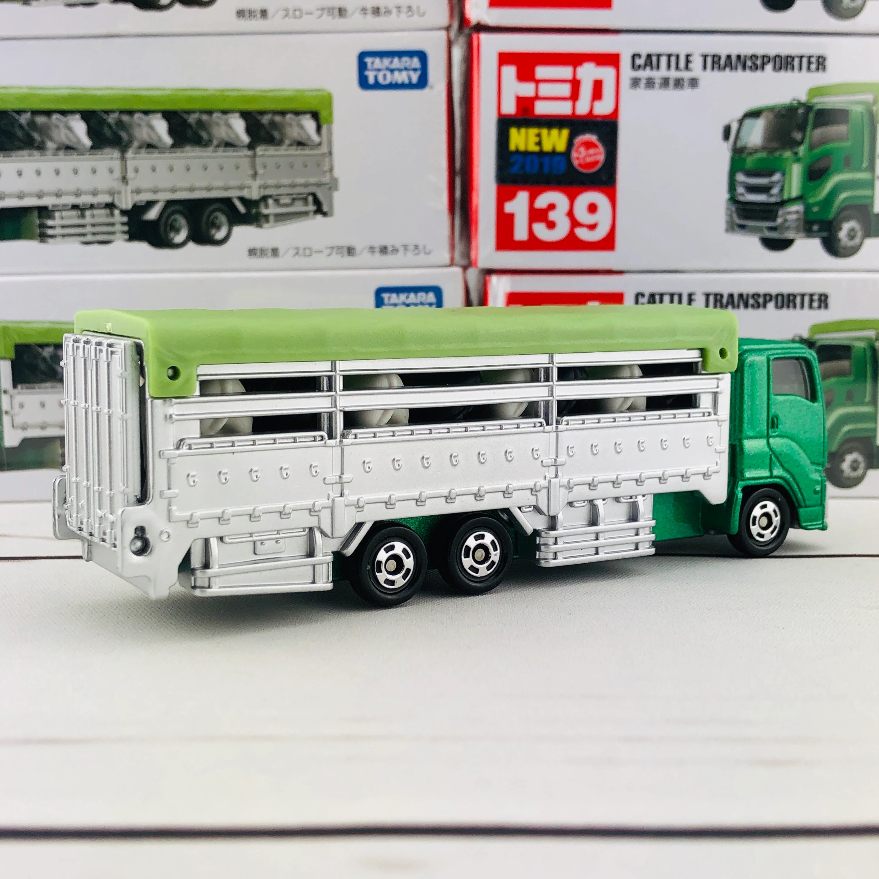 Tomica 139 Cattle Transporter - Image 7