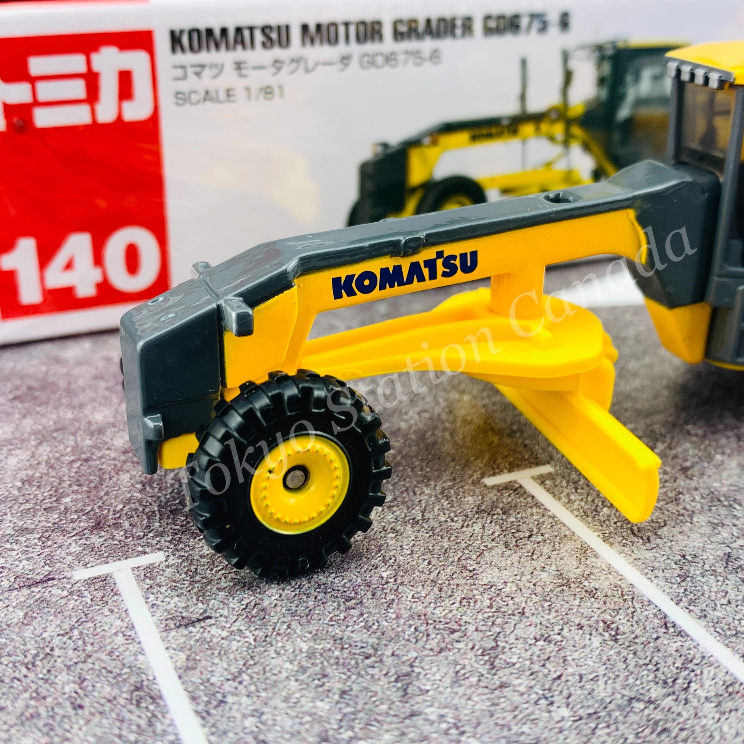 TOMICA 140 KOMATSU Motor Grader GD675-6 - Image 2