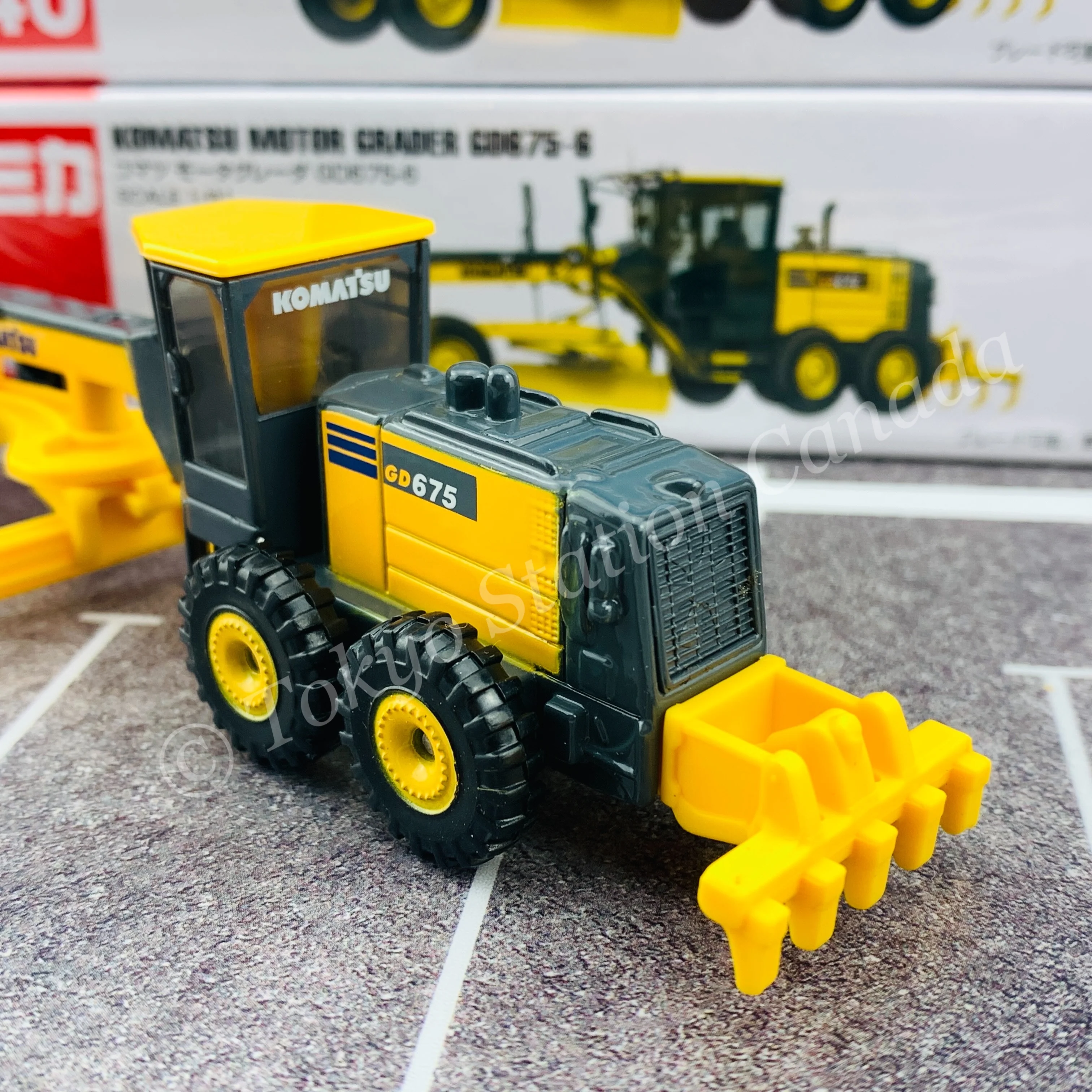 TOMICA 140 KOMATSU Motor Grader GD675-6 - Image 5