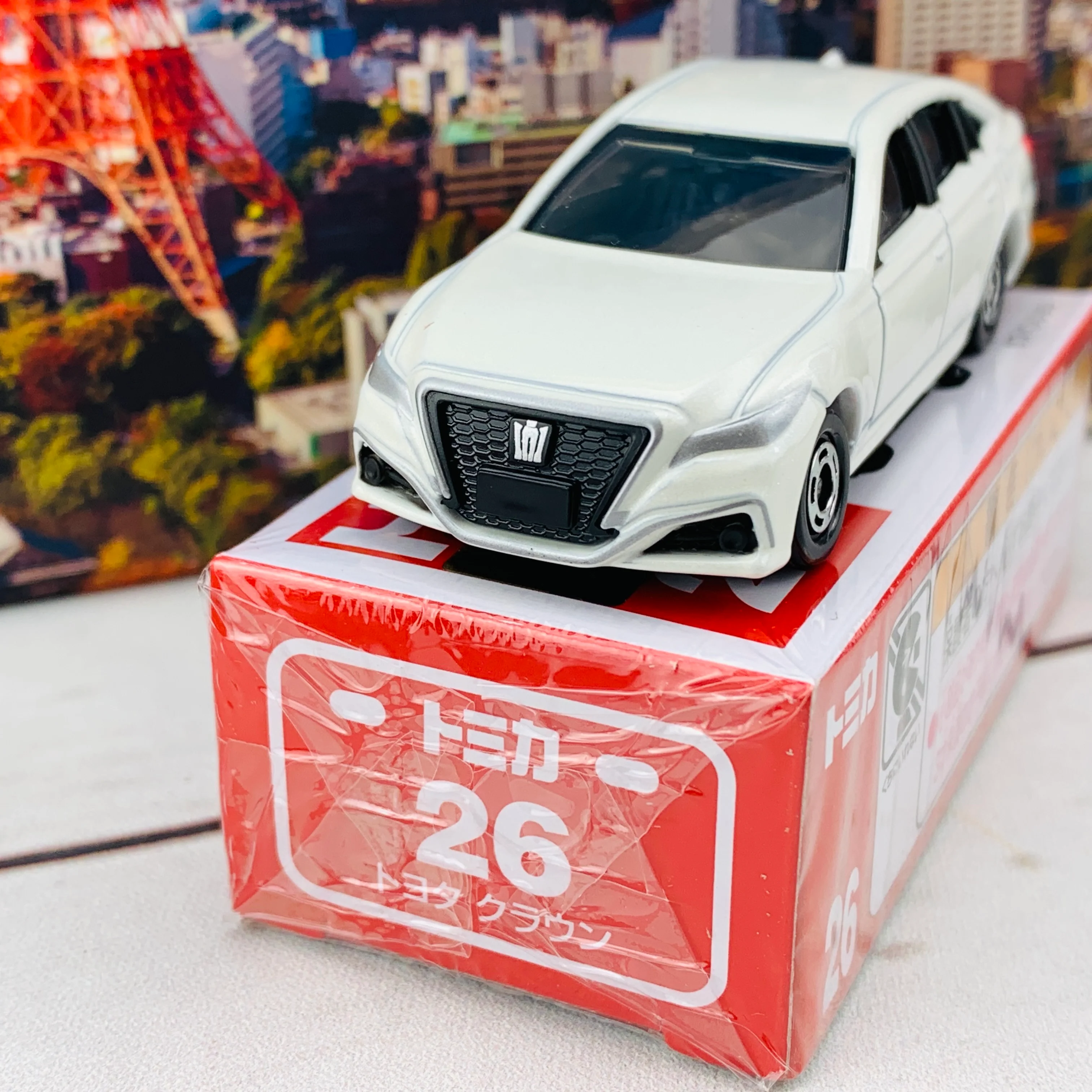 TOMICA 26 Toyota Crown - Image 2