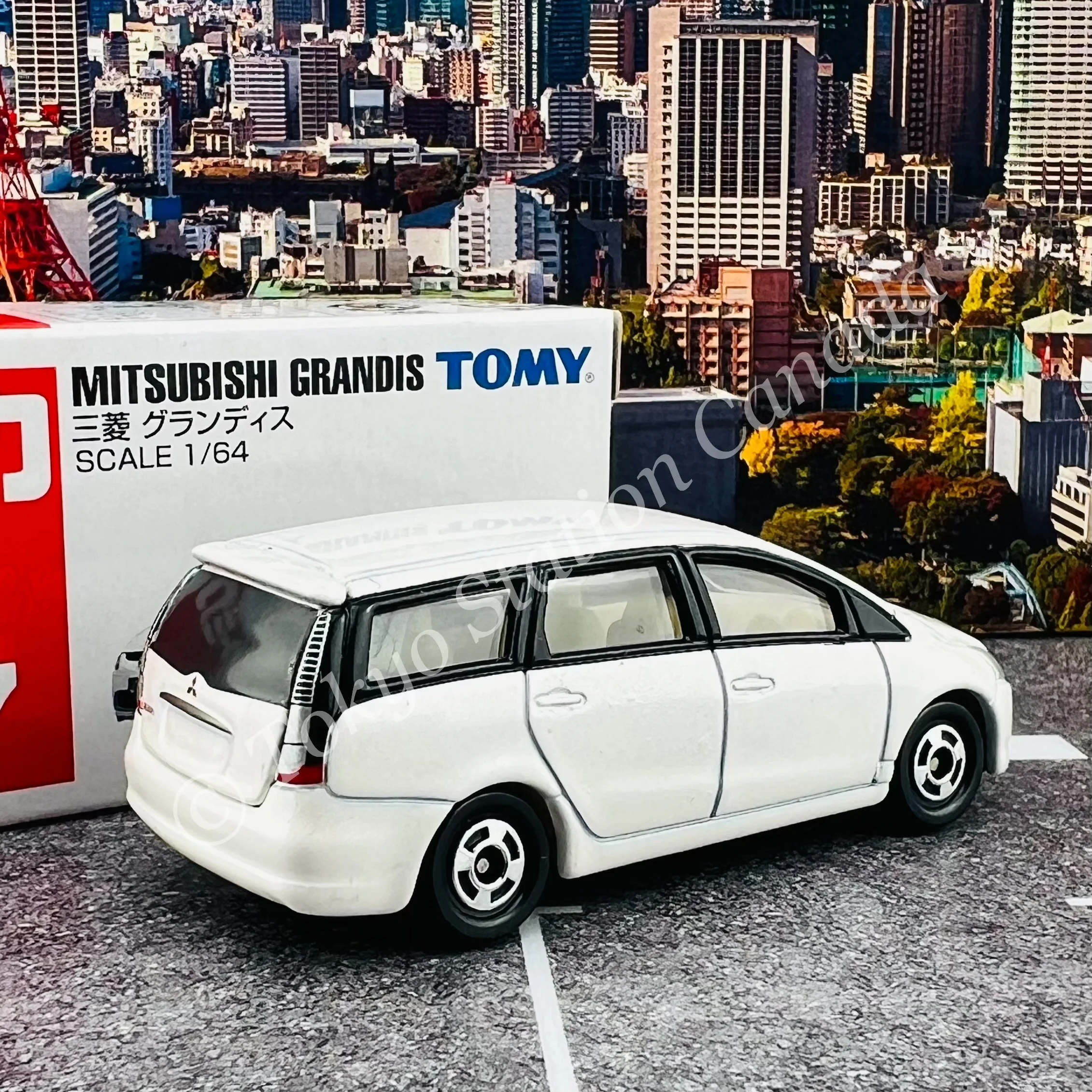 TOMICA 27 Mitsubishi Grandis - Image 2
