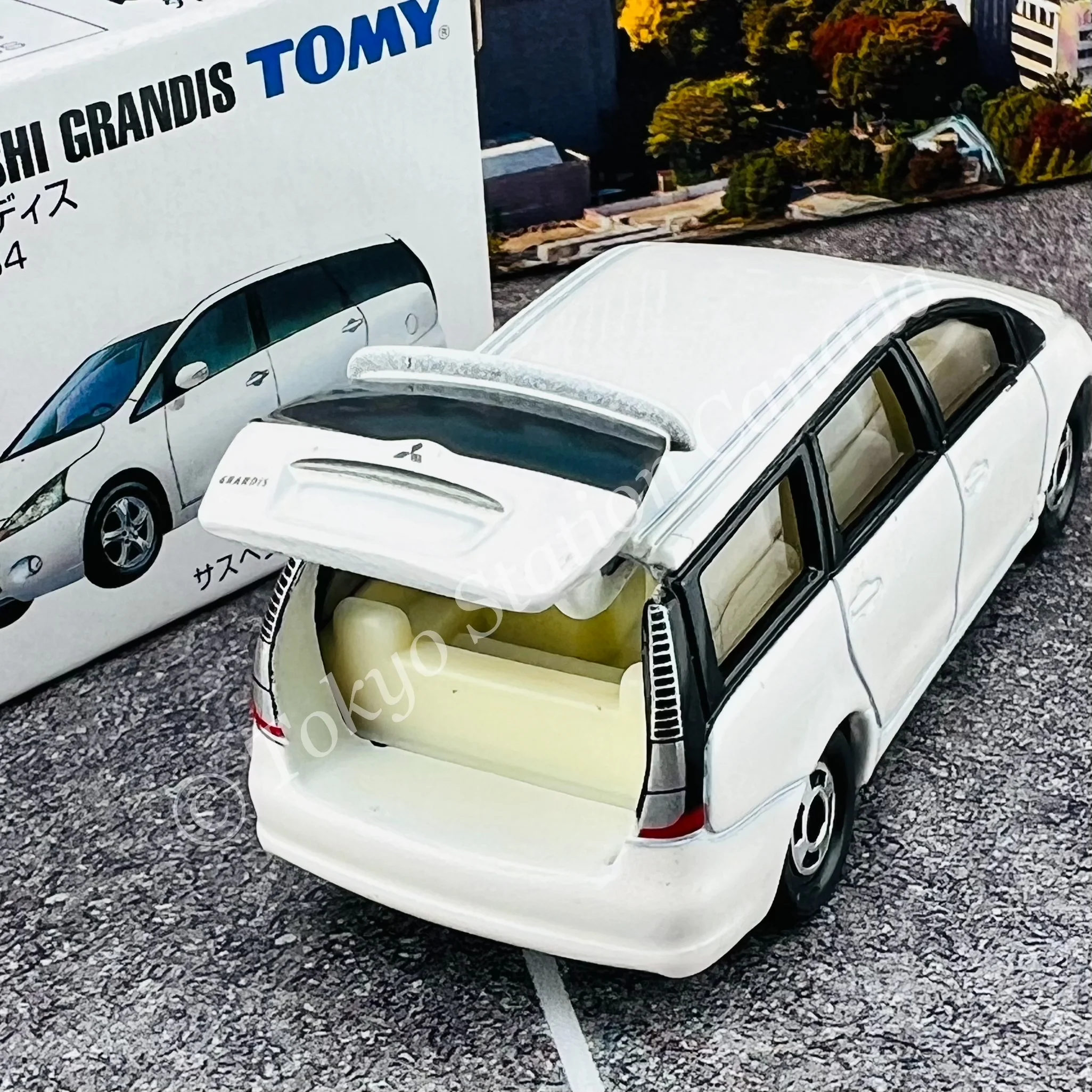 TOMICA 27 Mitsubishi Grandis - Image 3