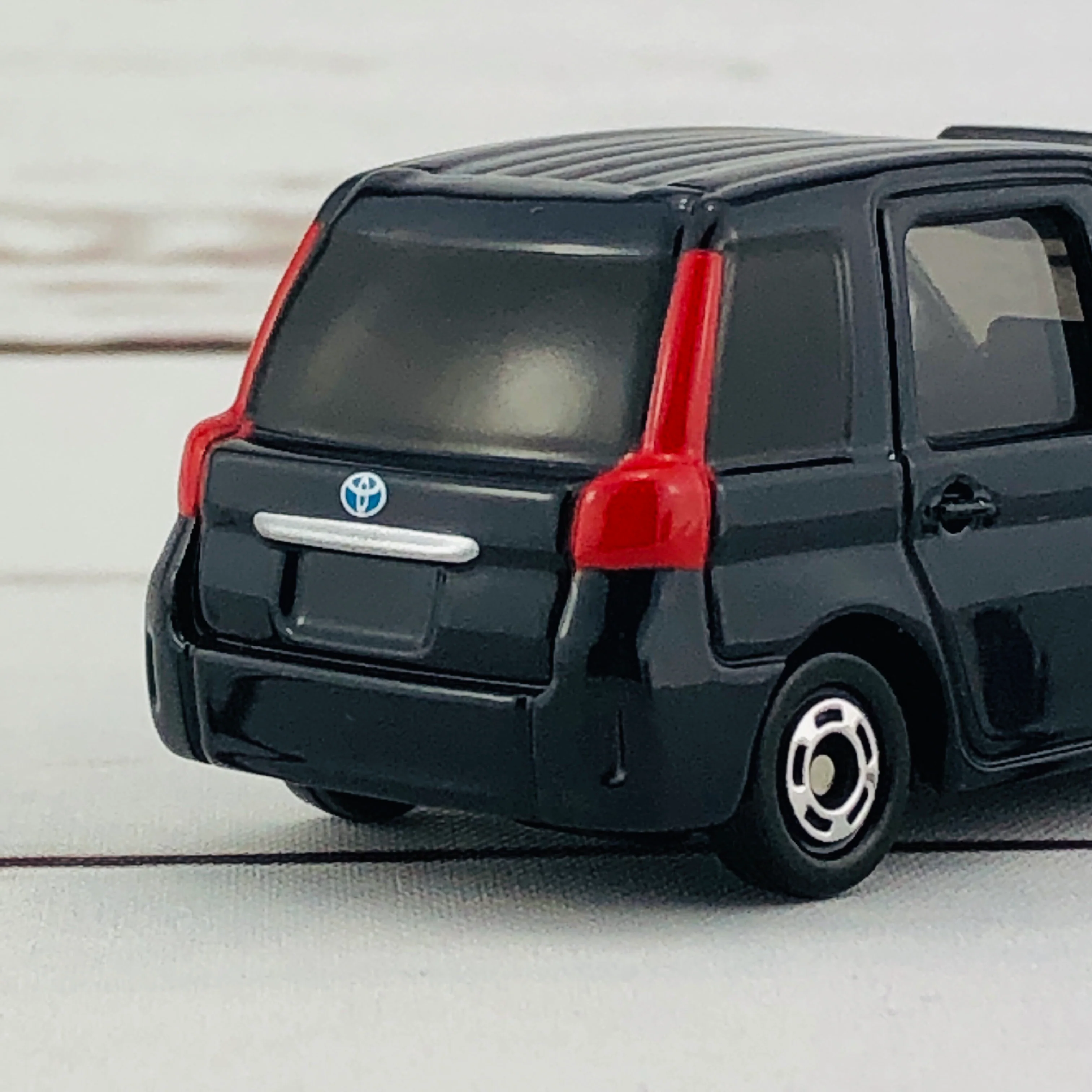 TOMICA 27 Toyota Japan Taxi - Image 8