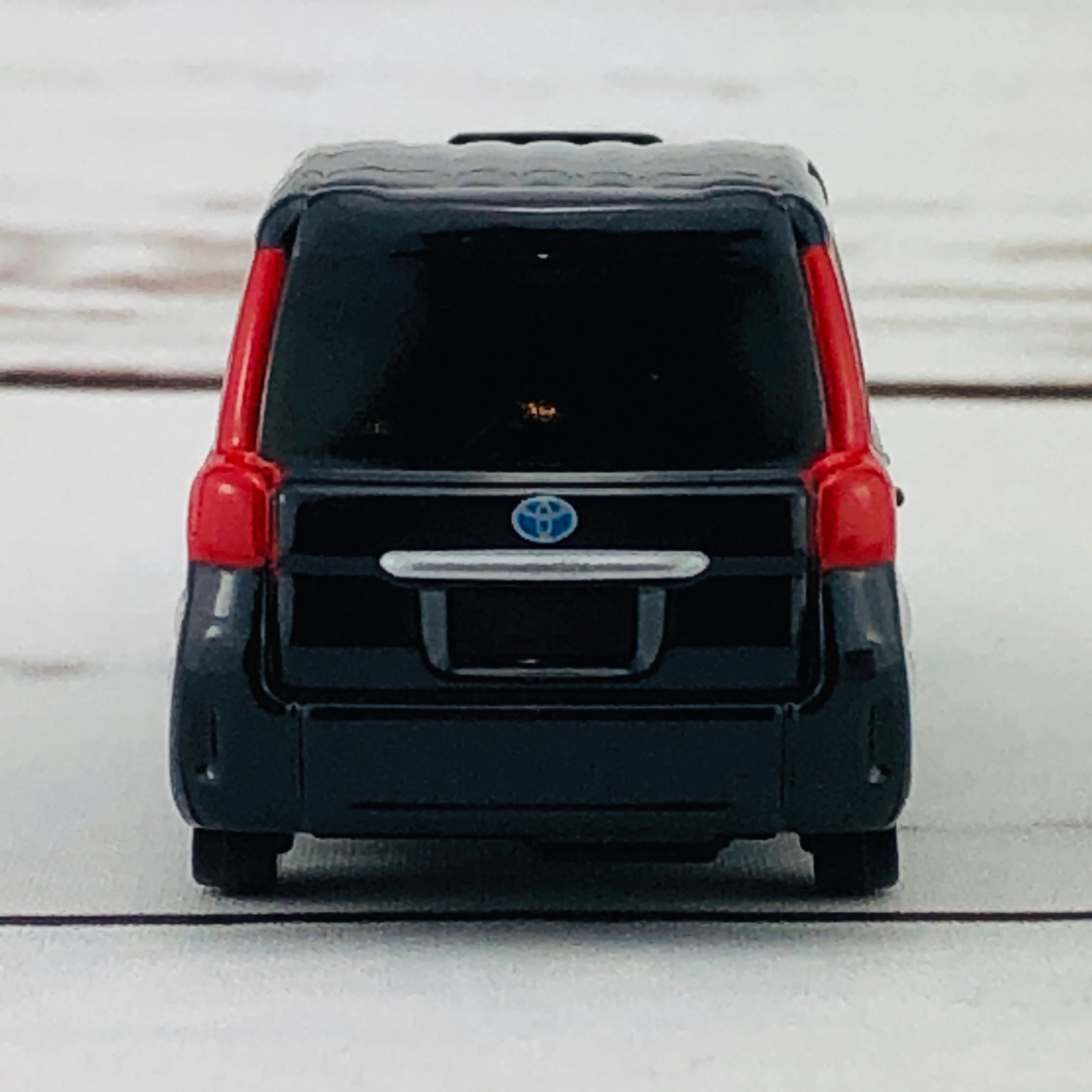 TOMICA 27 Toyota Japan Taxi - Image 9