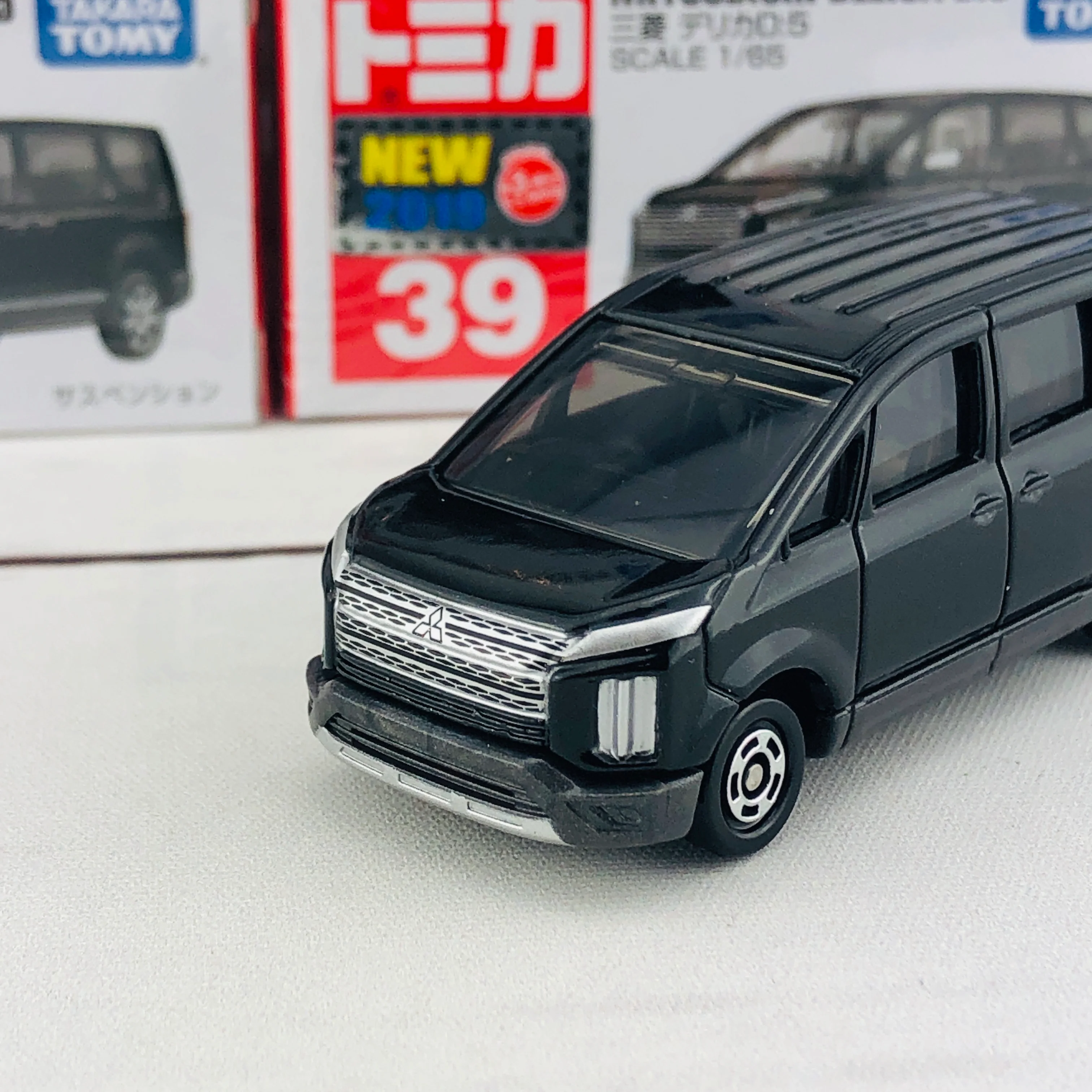 TOMICA 39 Mitsubishi Delica D:5 - Image 3