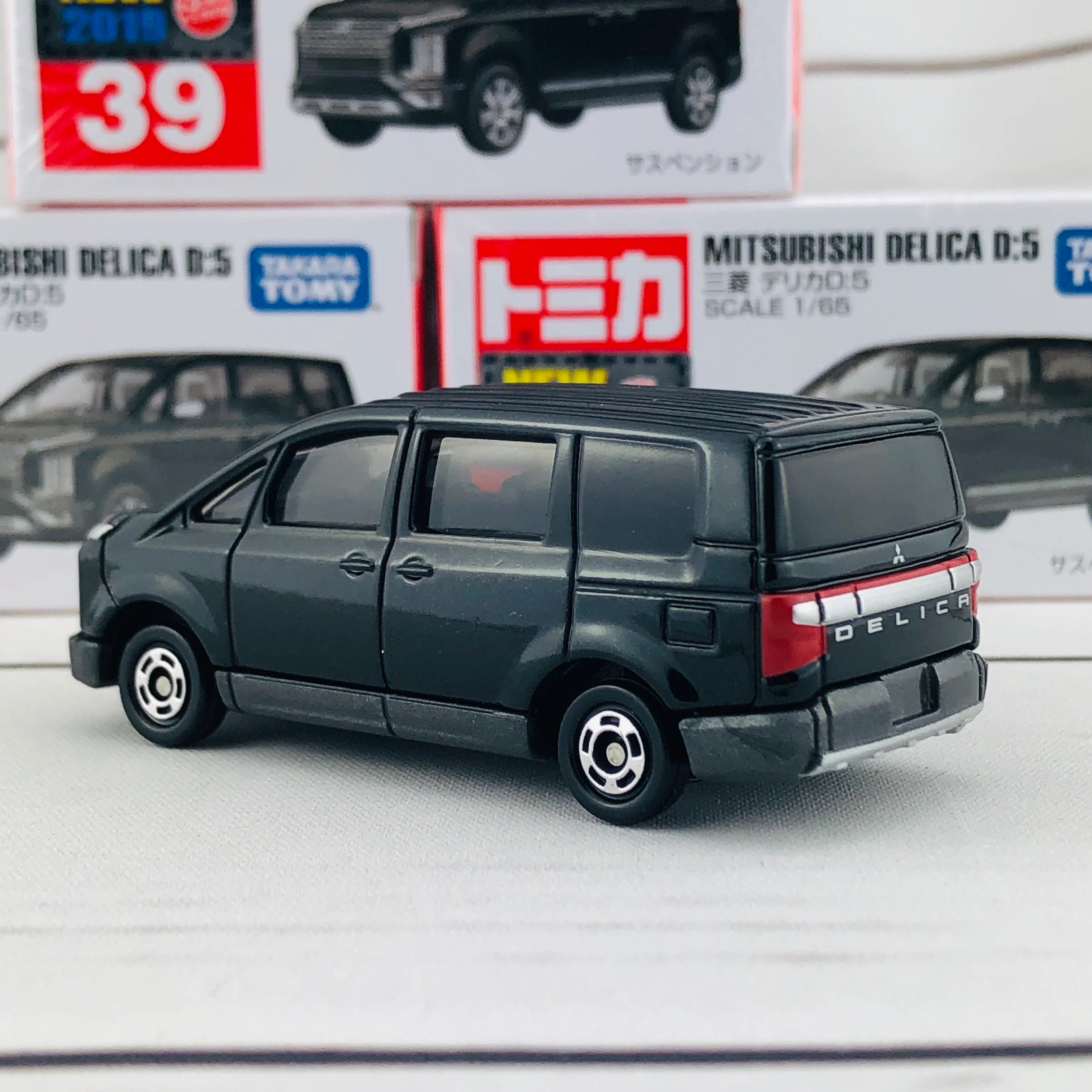 TOMICA 39 Mitsubishi Delica D:5 - Image 4