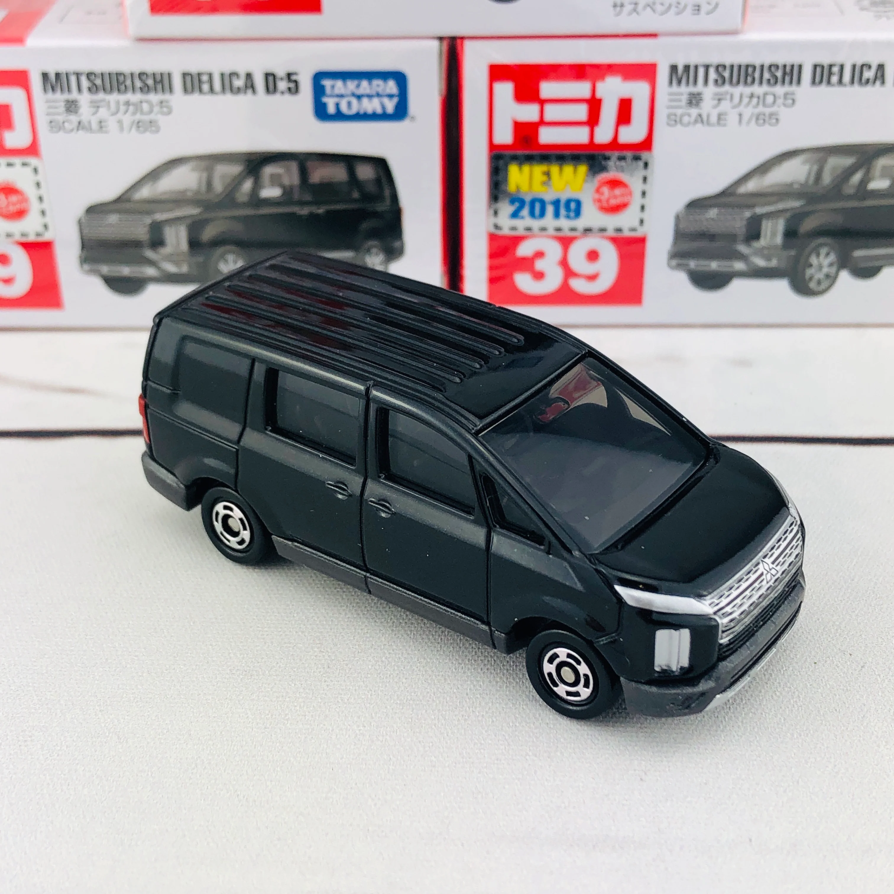 TOMICA 39 Mitsubishi Delica D:5 - Image 5