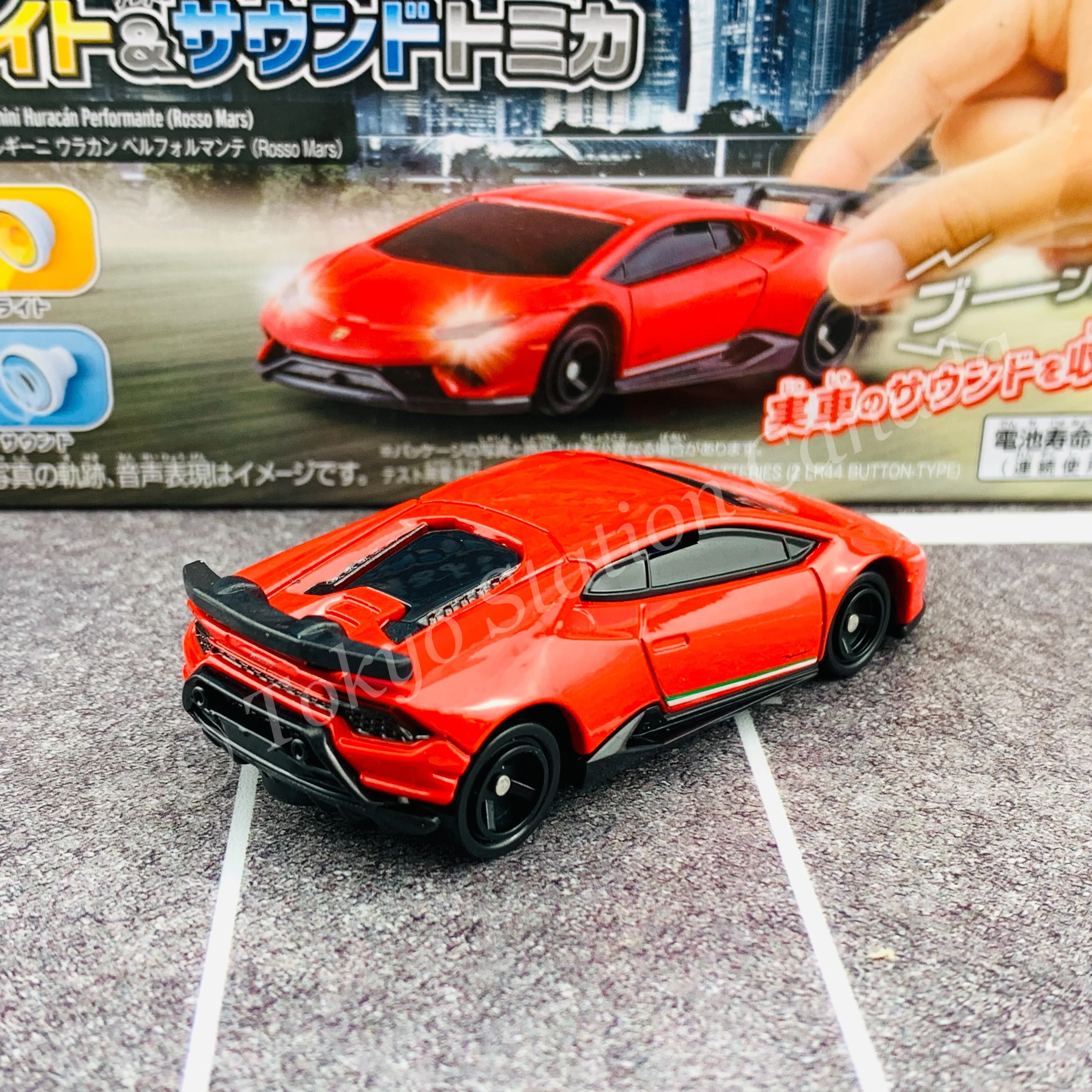 TOMICA 4D Light & Sound Lamborghini Huracan Performante (Rosso Mars) 4904810146544 - Image 2