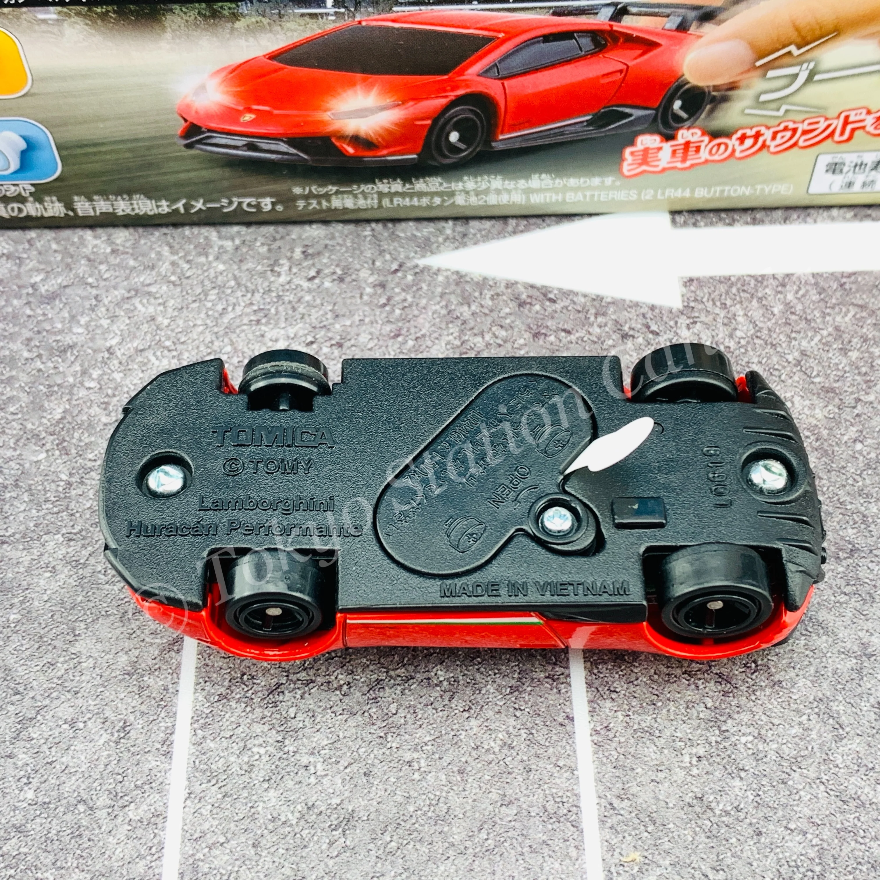 TOMICA 4D Light & Sound Lamborghini Huracan Performante (Rosso Mars) 4904810146544 - Image 3