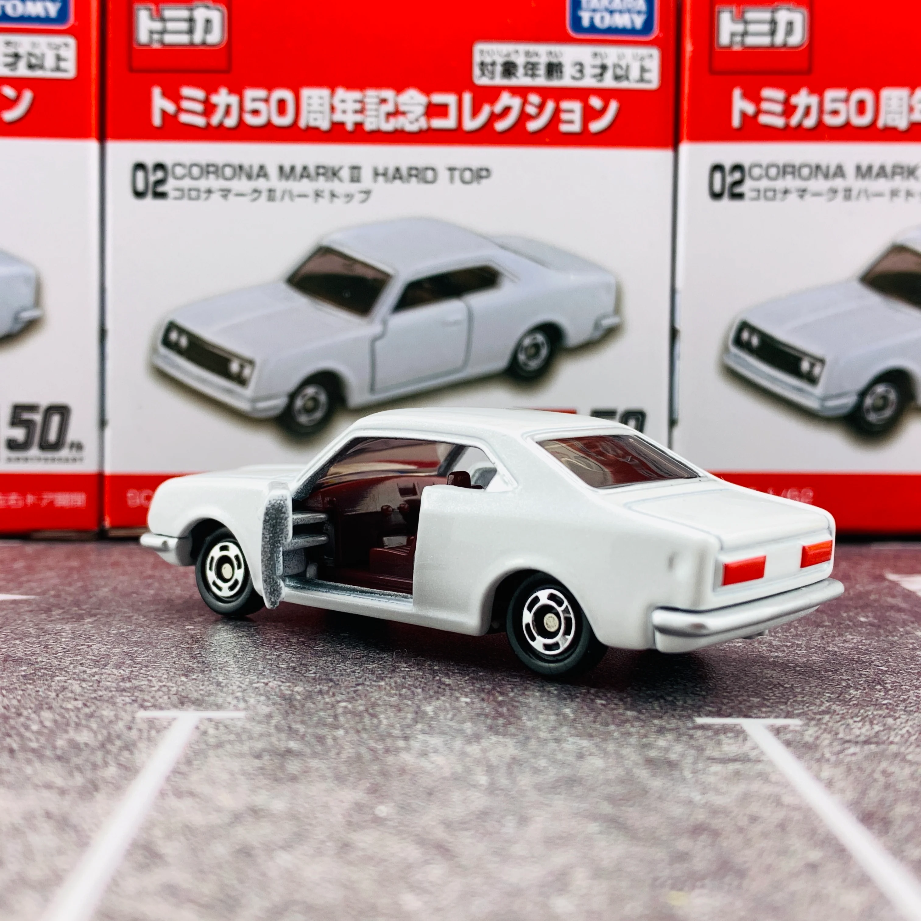 Tomica 50th Anniversary Collection 02 Toyota Corona Mark II Hard Top - Image 2