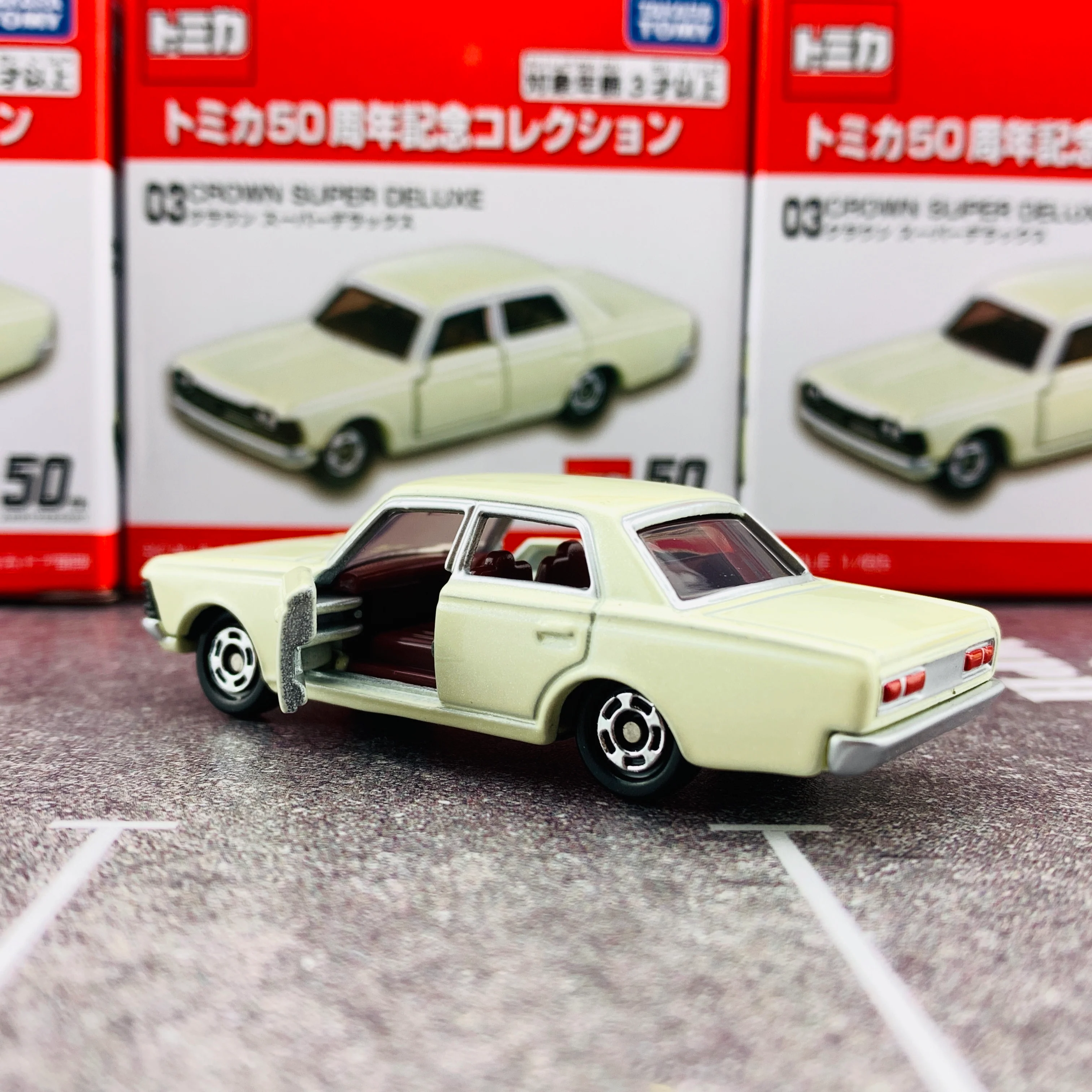 Tomica 50th Anniversary Collection 03 Toyota Crown Super Deluxe - Image 2