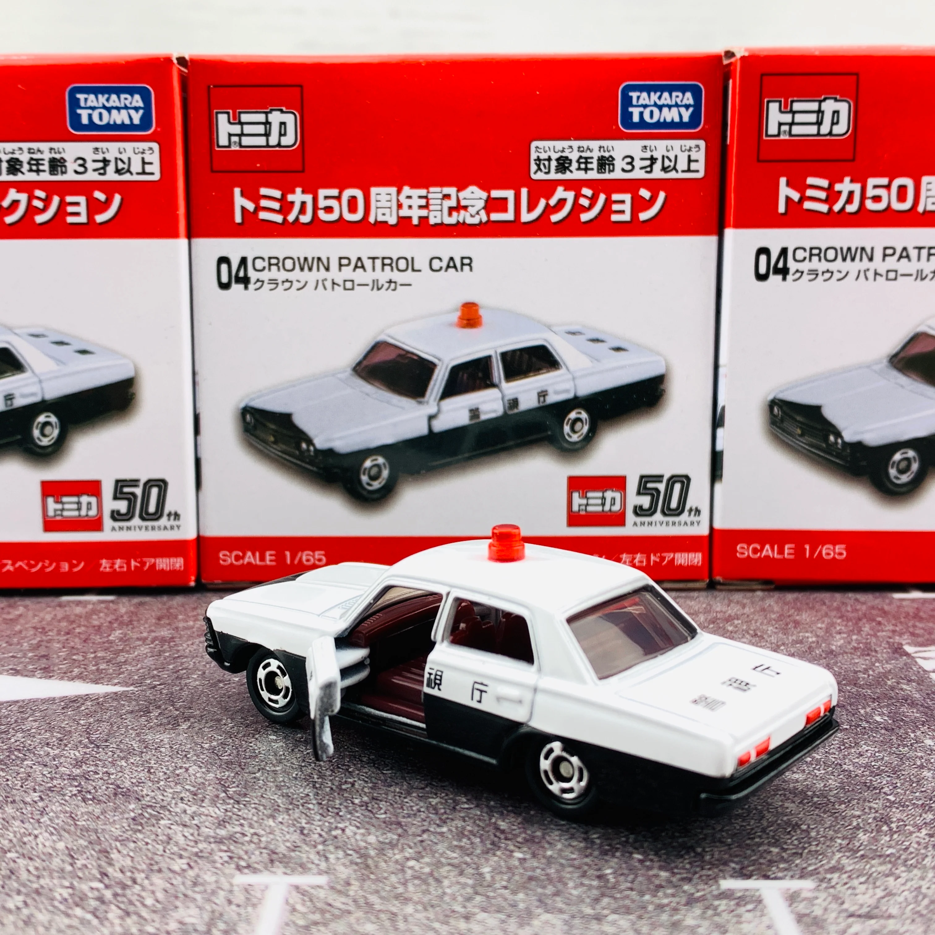 Tomica 50th Anniversary Collection 04 Toyota Crown Patrol Car - Image 2