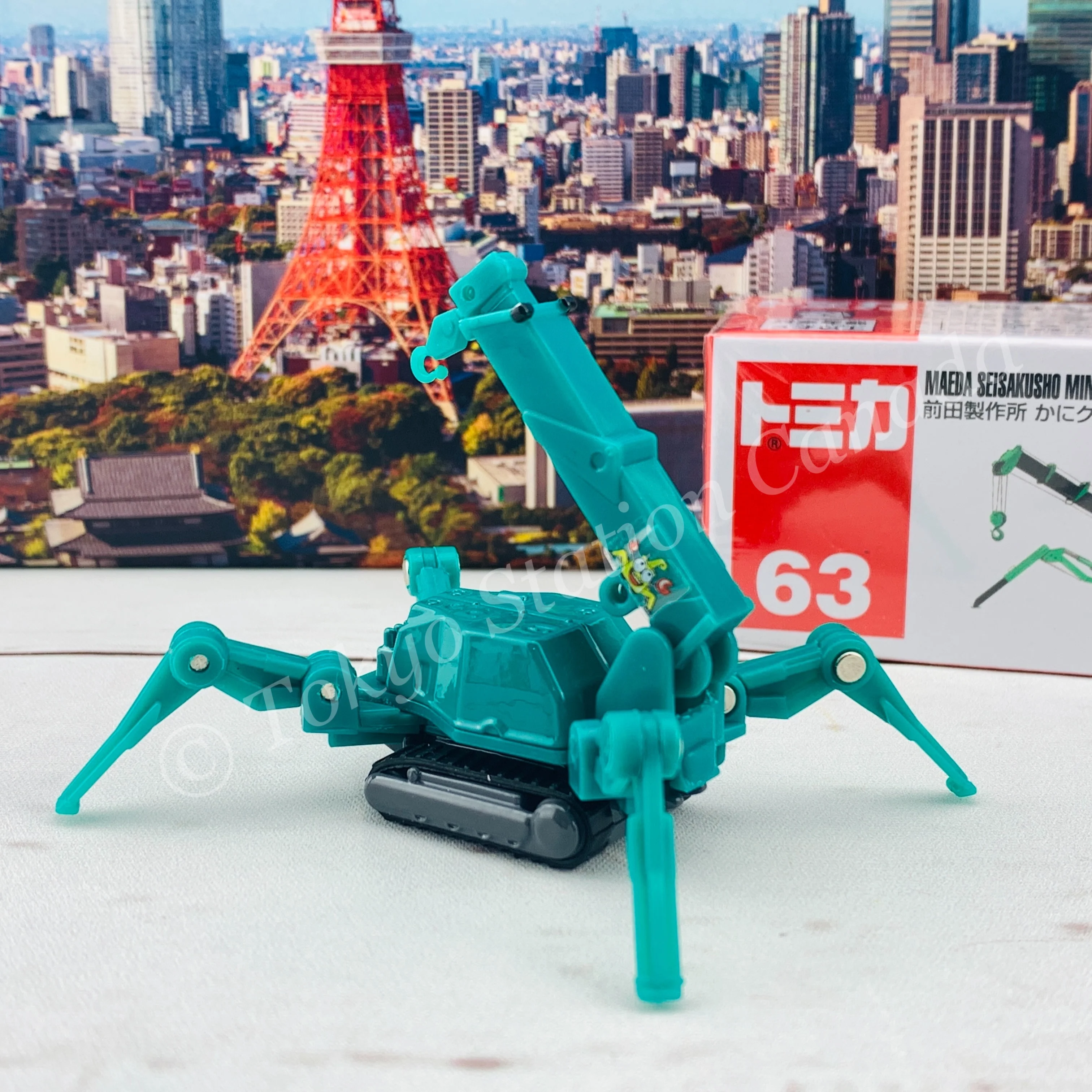 TOMICA 63 Maeda Seisakusho Mini Crawler Crane - Image 3