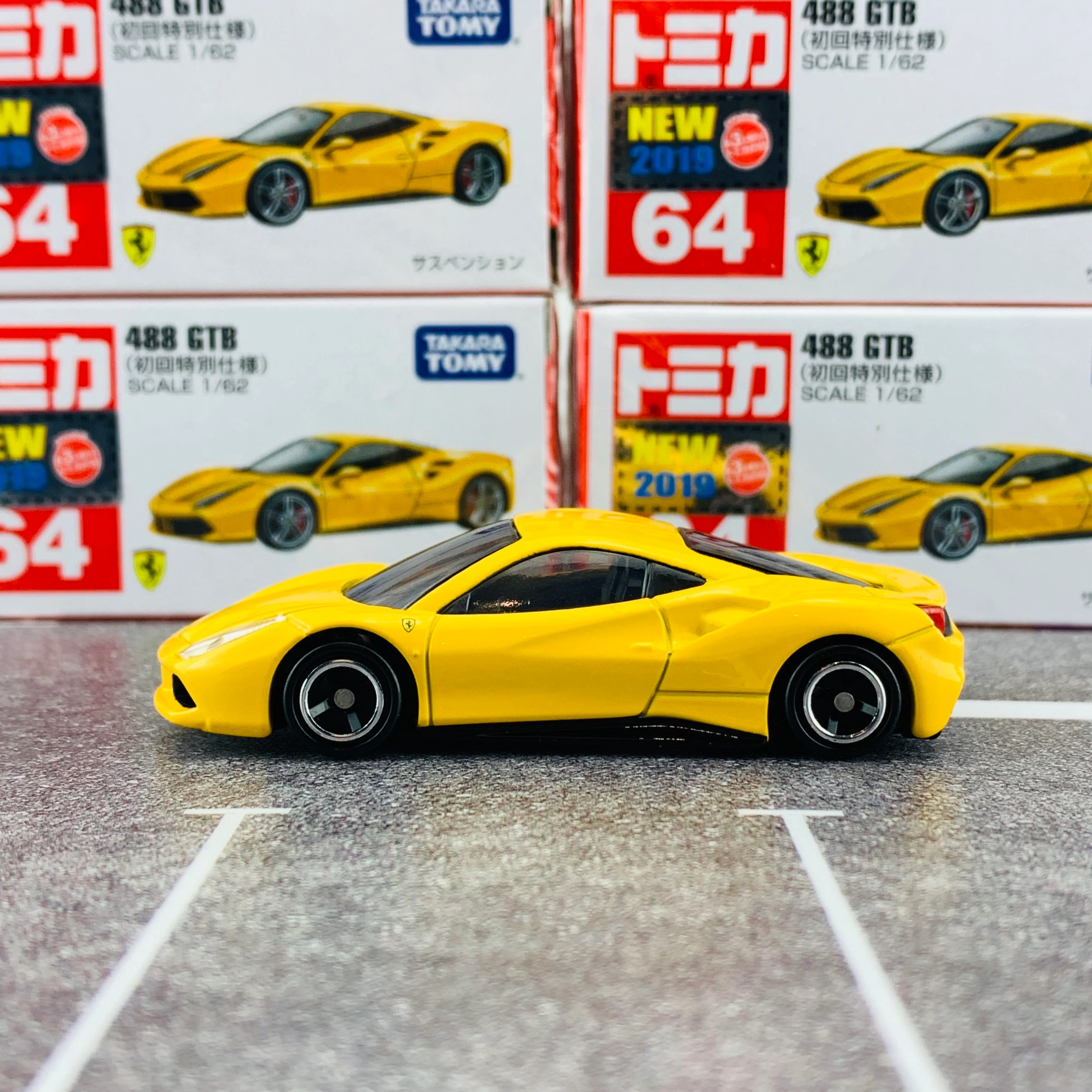 Tomica 64 Ferrari 488 GTB First Edition (初回特別仕様) - Image 2