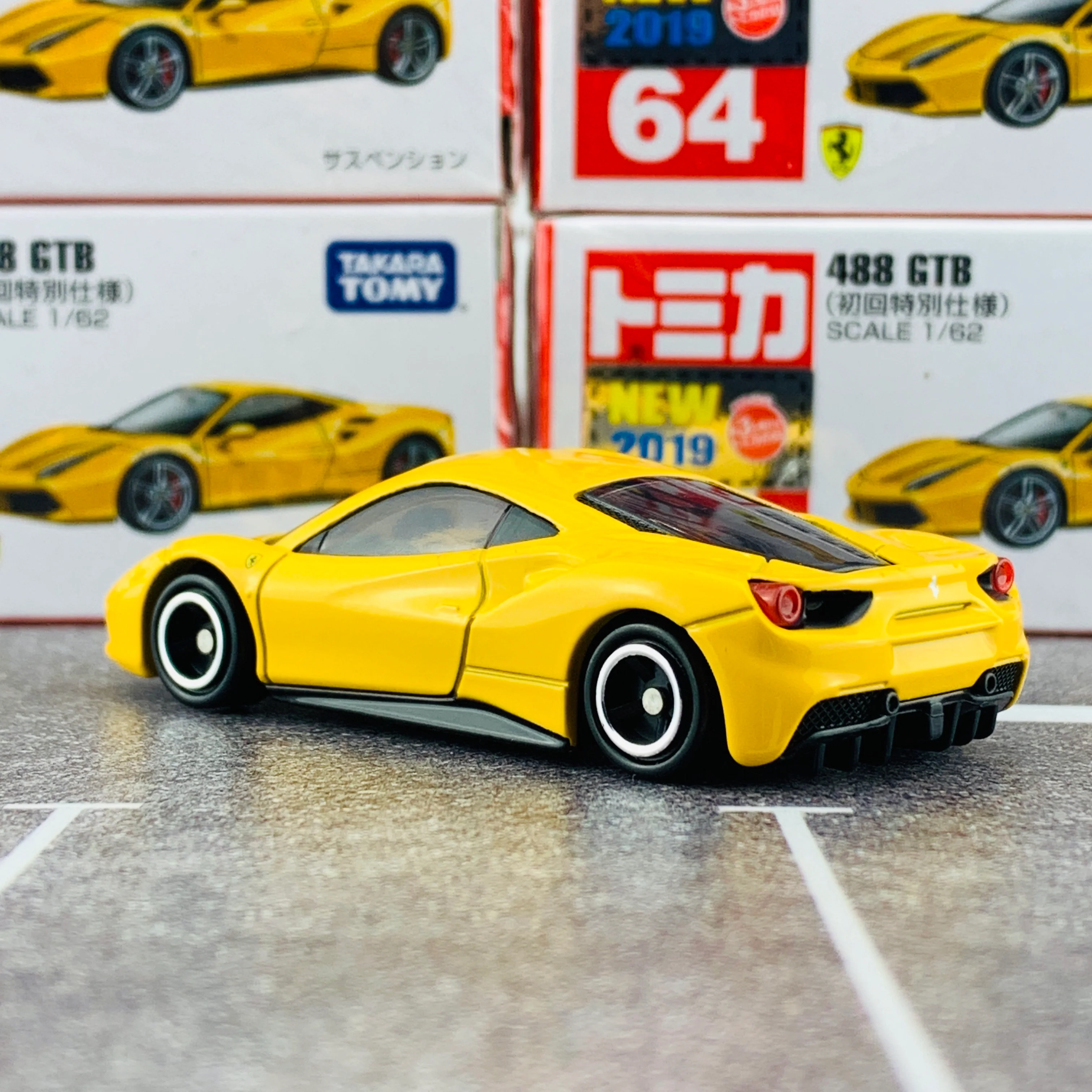 Tomica 64 Ferrari 488 GTB First Edition (初回特別仕様) - Image 4