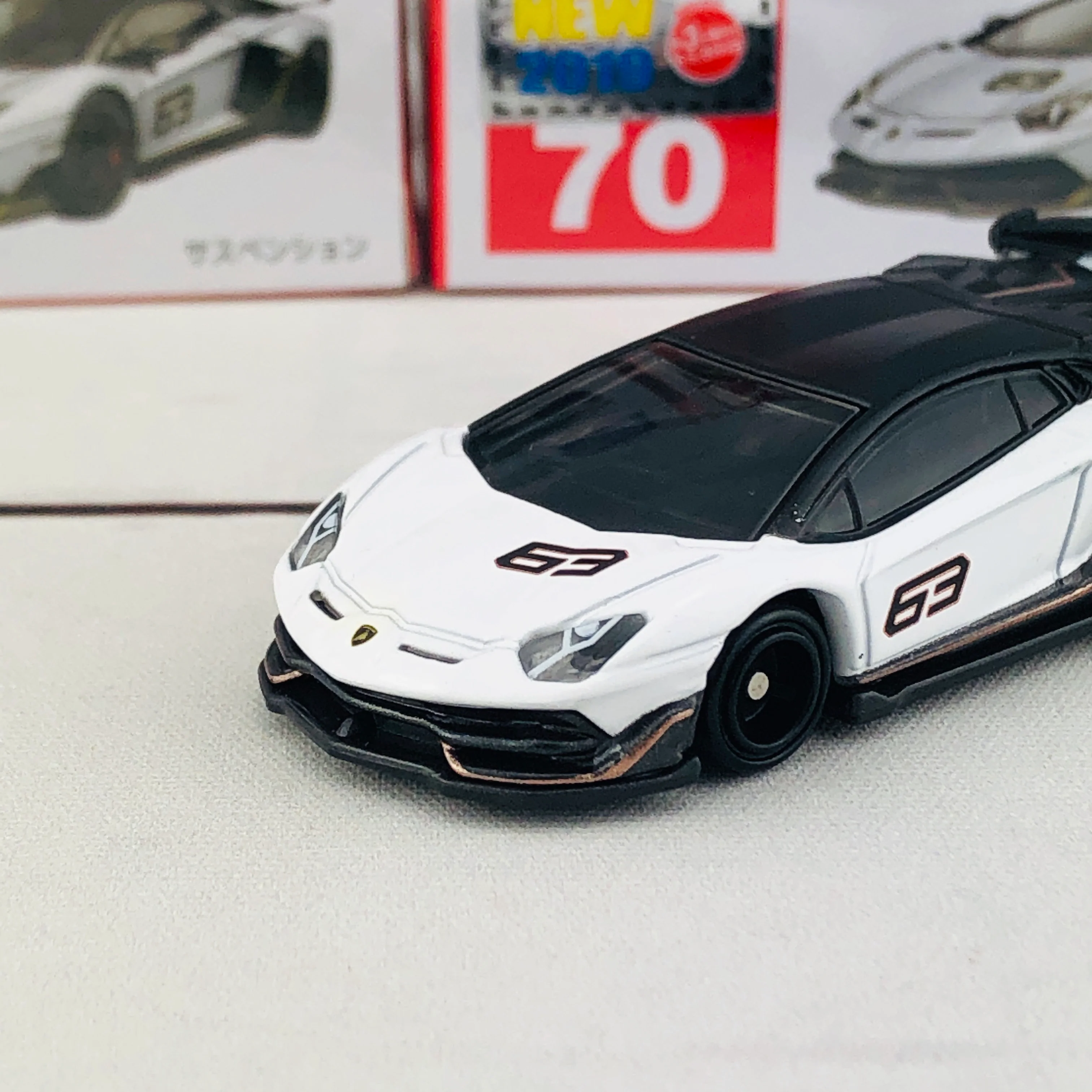 TOMICA 70 LAMBORGHINI AVENTADOR SVJ First Edition (初回特別仕様) - Image 4