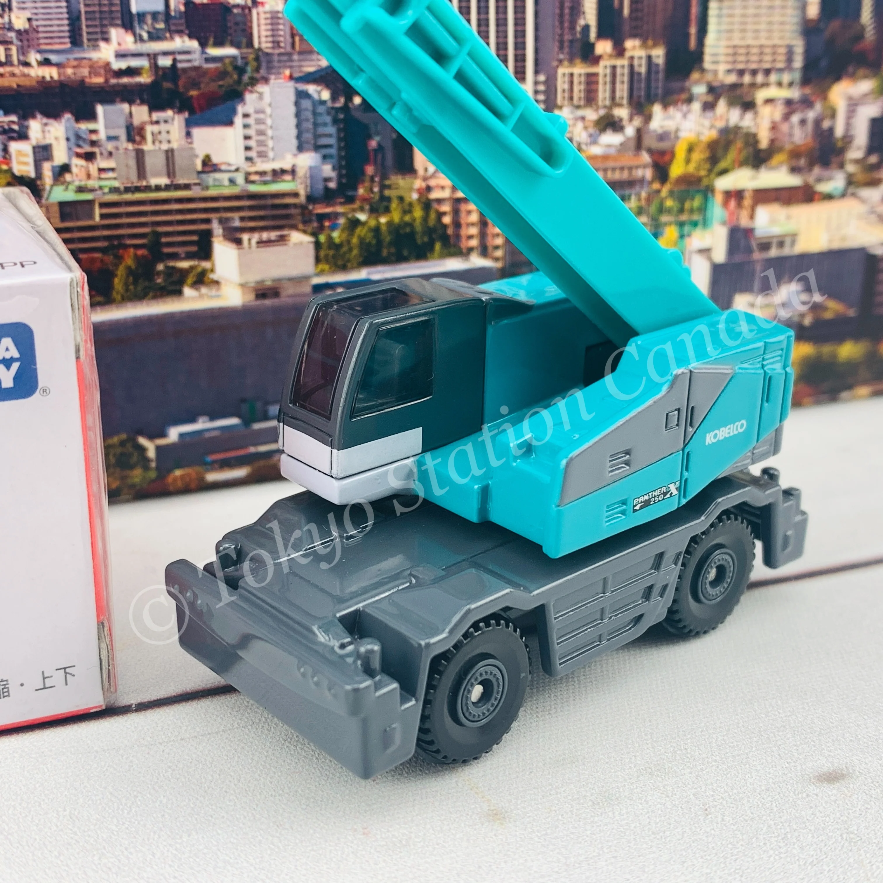 TOMICA 73 KOBELCO Rough Terrain Crane Panther-X 250 - Image 4