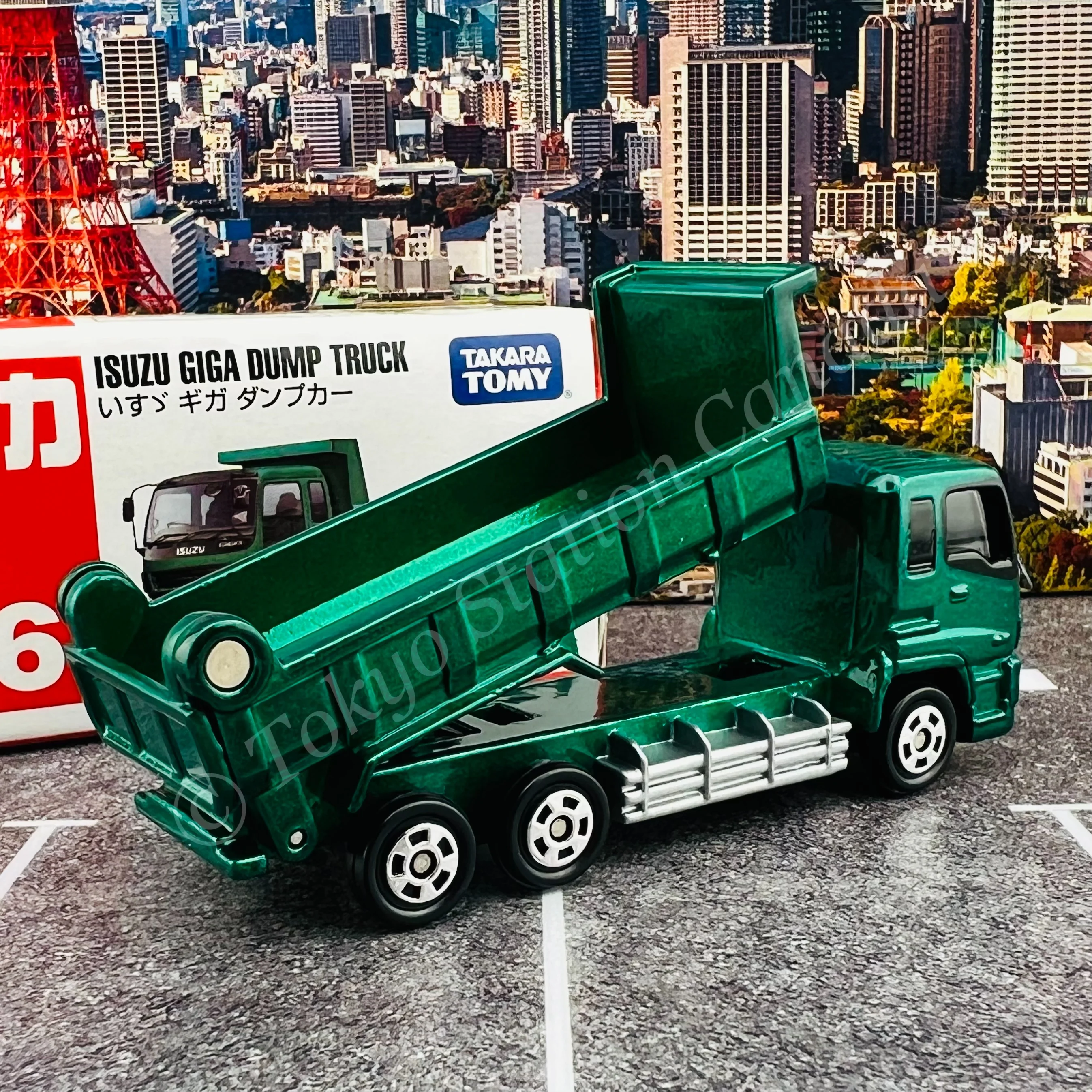 TOMICA 76 ISUZU GIGA DUMP TRUCK - Image 3