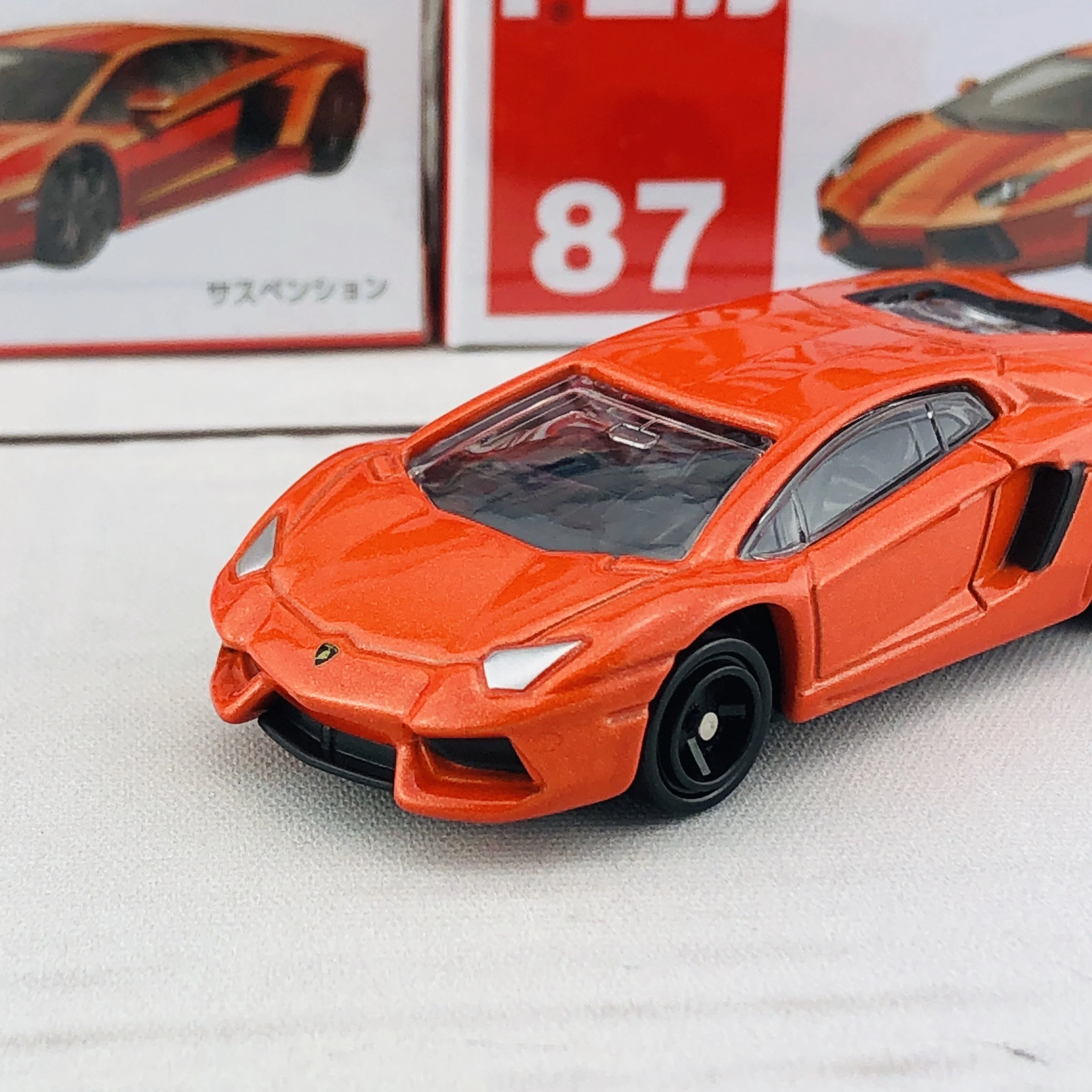 TOMICA 87 Lamborghini Aventador LP 700-4 - Image 3
