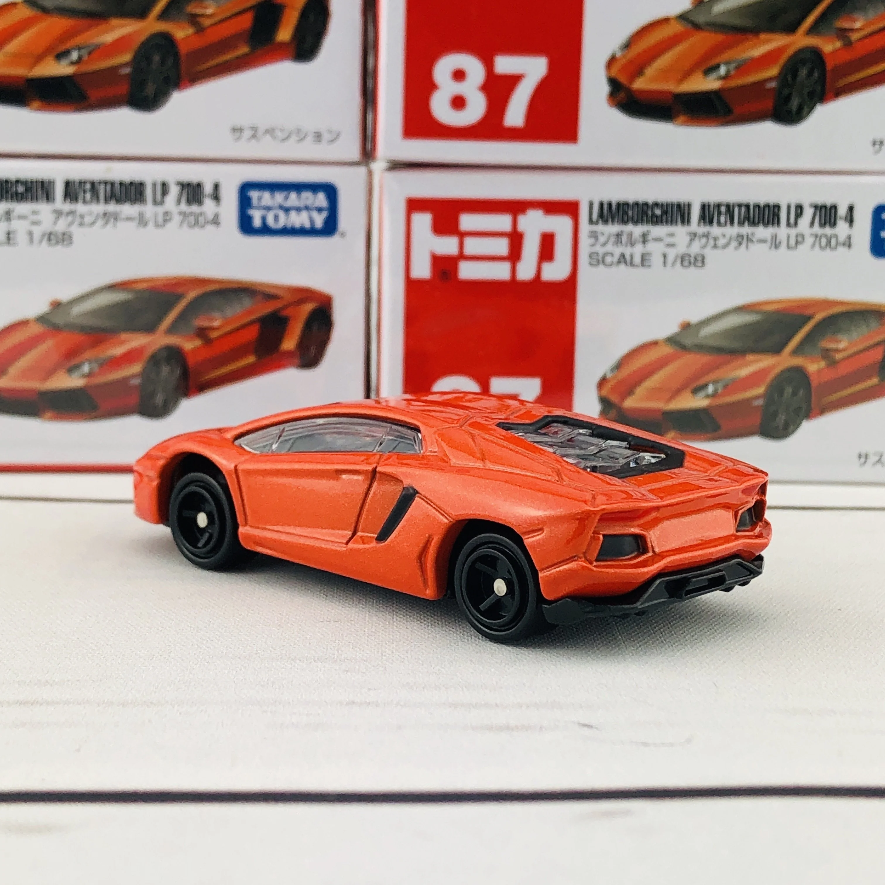 TOMICA 87 Lamborghini Aventador LP 700-4 - Image 4