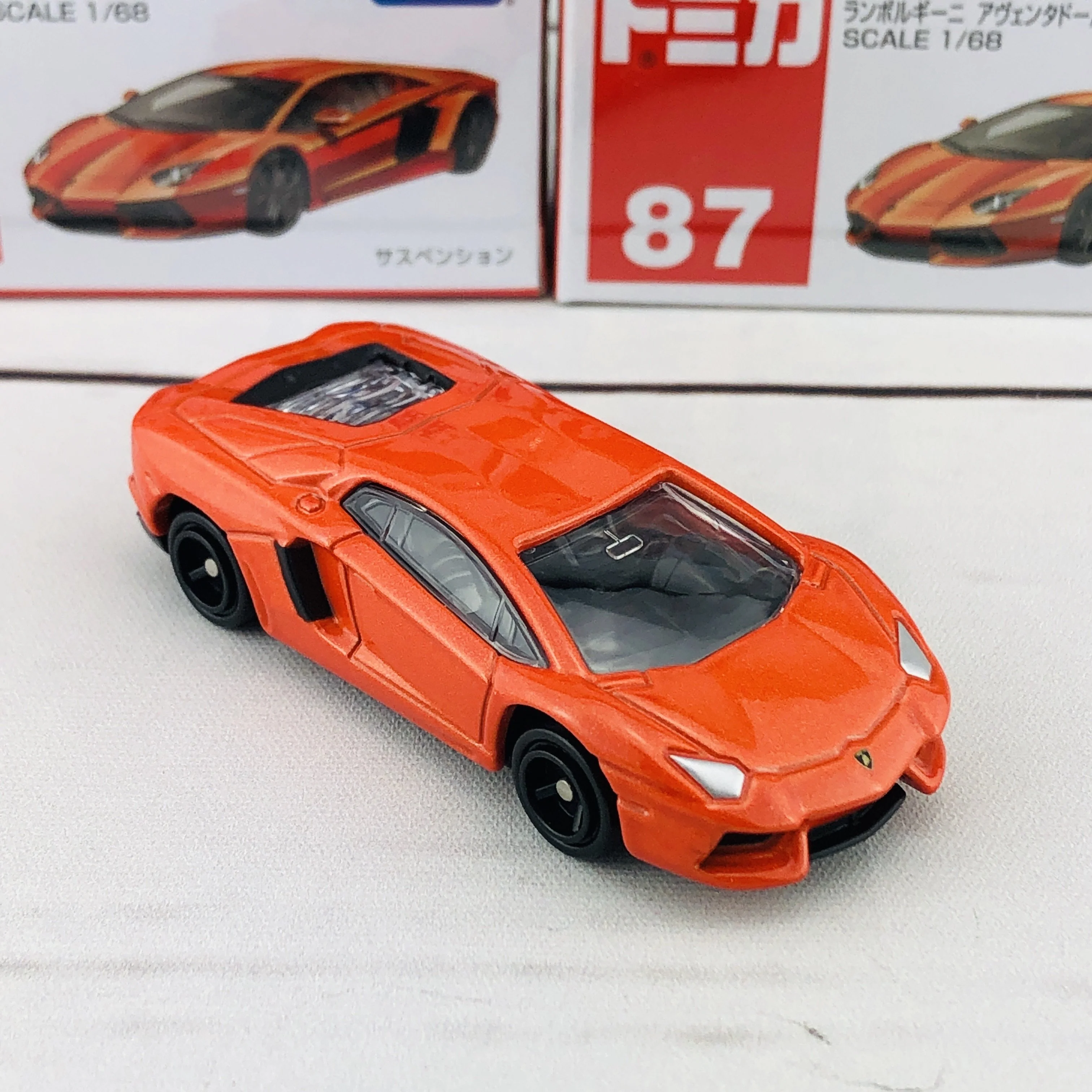 TOMICA 87 Lamborghini Aventador LP 700-4 - Image 5