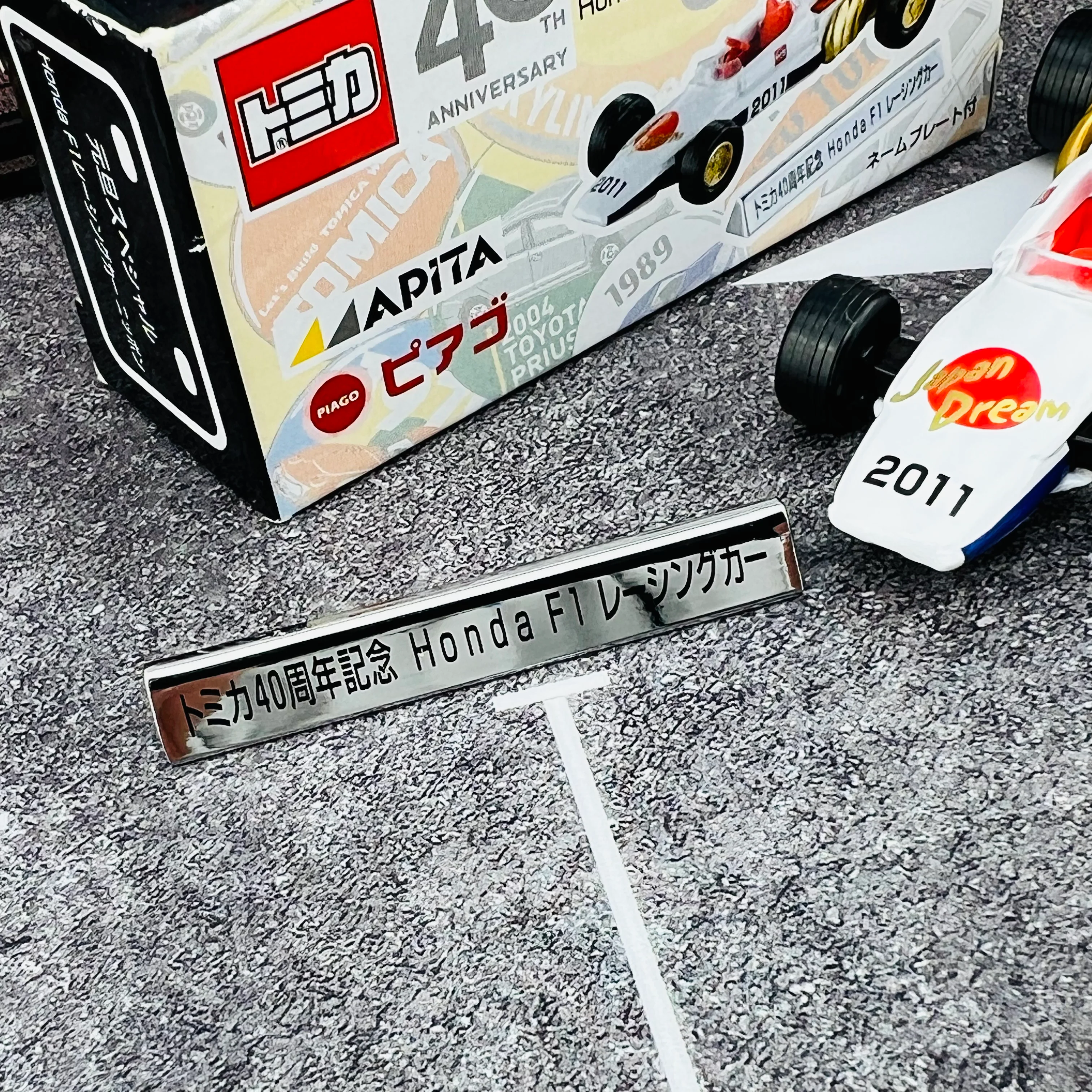 TOMICA APITA PIAGO Original 40th Anniversary New Year Special HONDA F1 Racing Nippon - Image 2