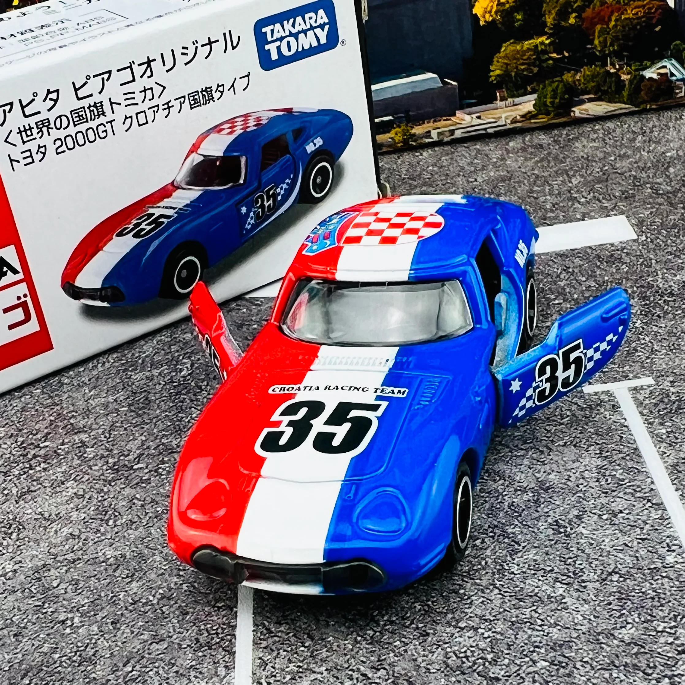 TOMICA APITA PIAGO Original (World Flag Tomica) Toyota 2000GT Croatia Flag - Image 3