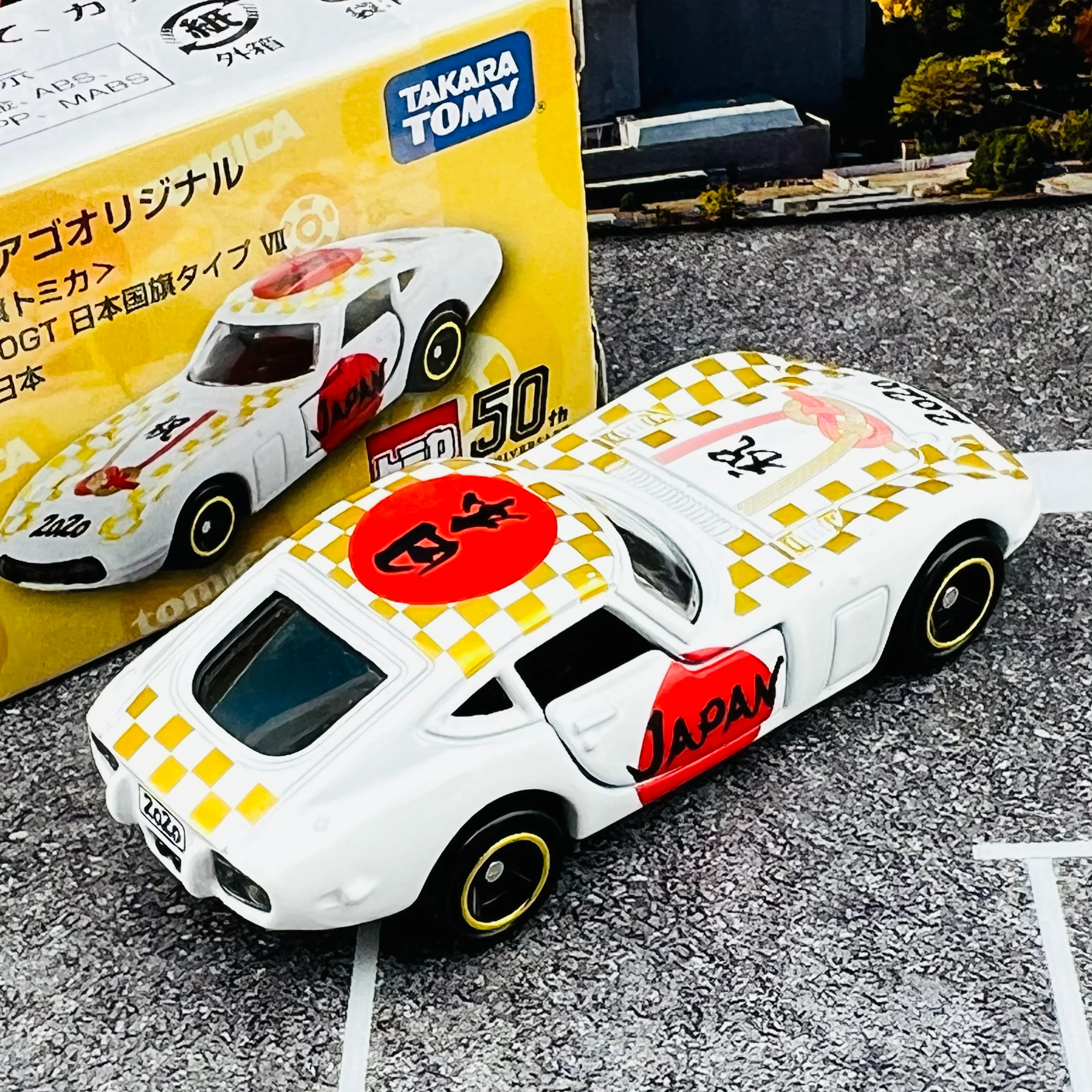 TOMICA APITA PIAGO Original (World Flag Tomica) Toyota 2000GT Japan Flag Type VII (Celebrate Japan 2020) - Image 2