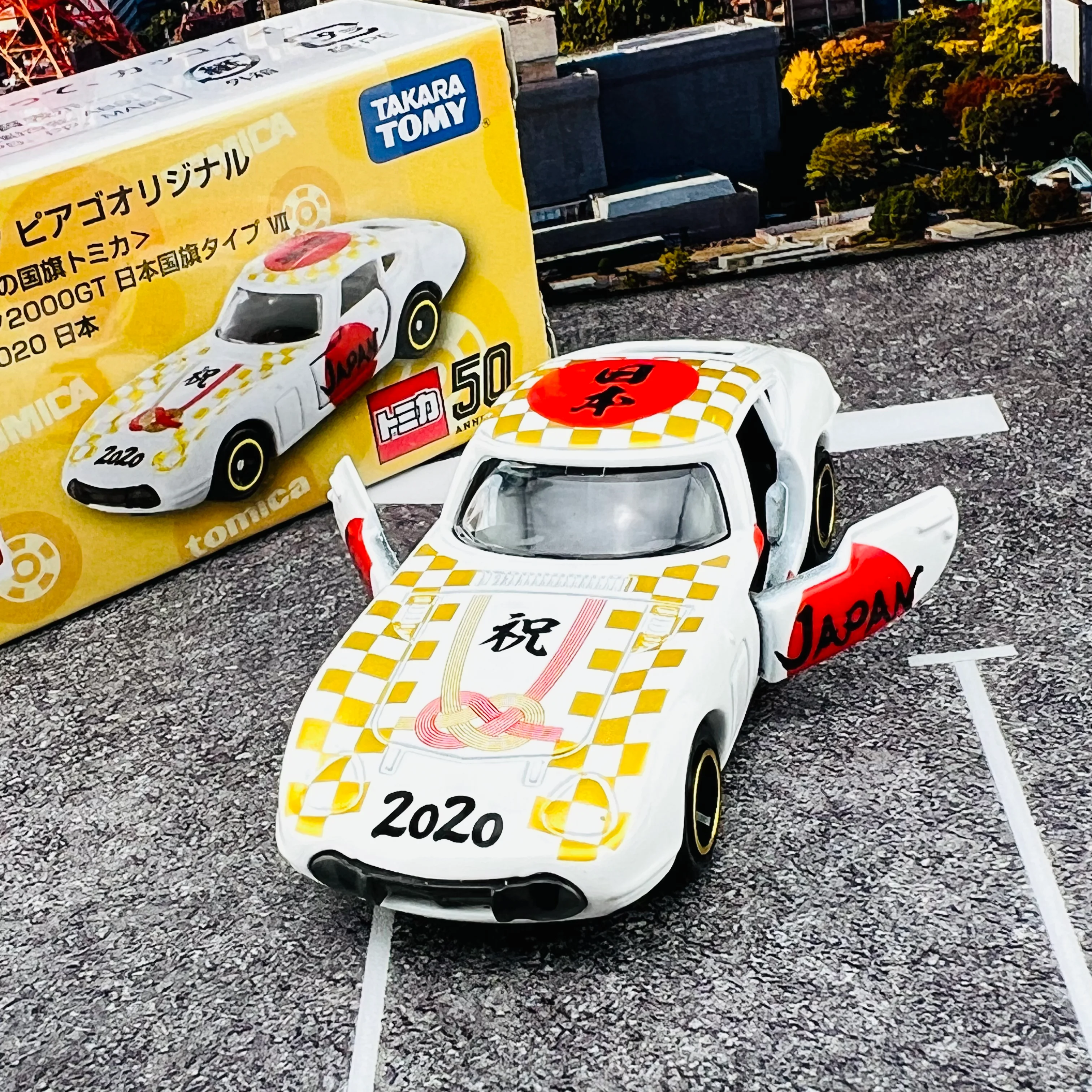 TOMICA APITA PIAGO Original (World Flag Tomica) Toyota 2000GT Japan Flag Type VII (Celebrate Japan 2020) - Image 3