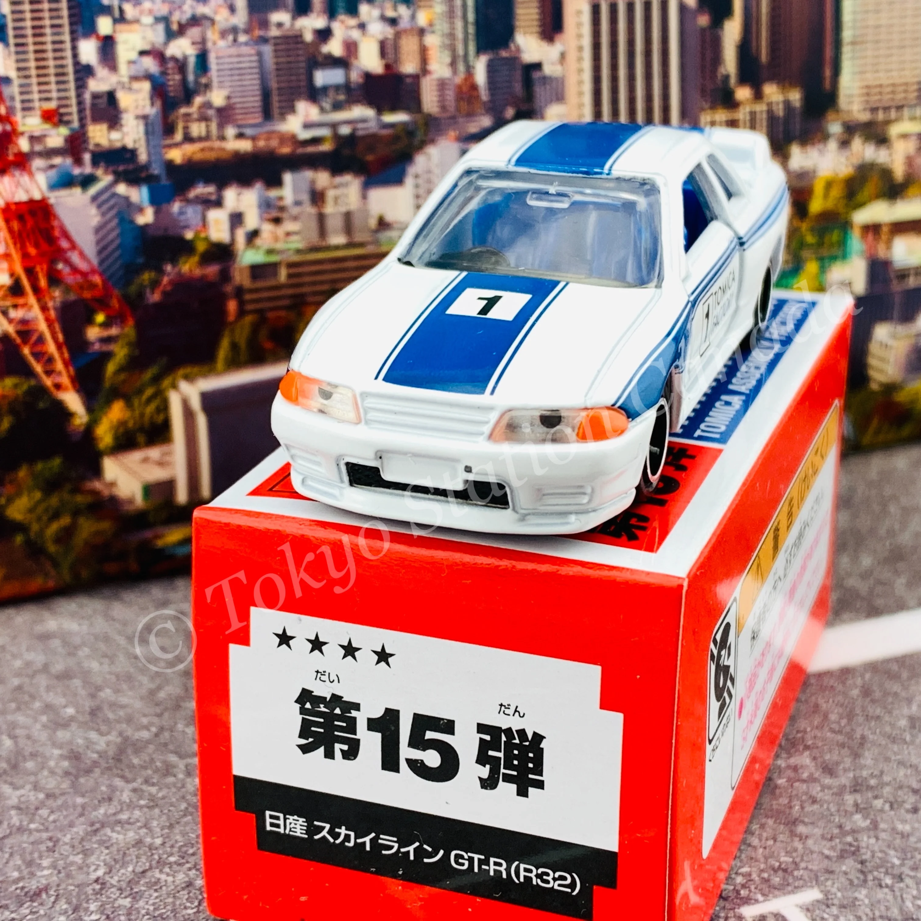 TOMICA ASSEMBLY FACTORY Nissan Skyline GTR R32 (White with Blue Stripe) - Image 2