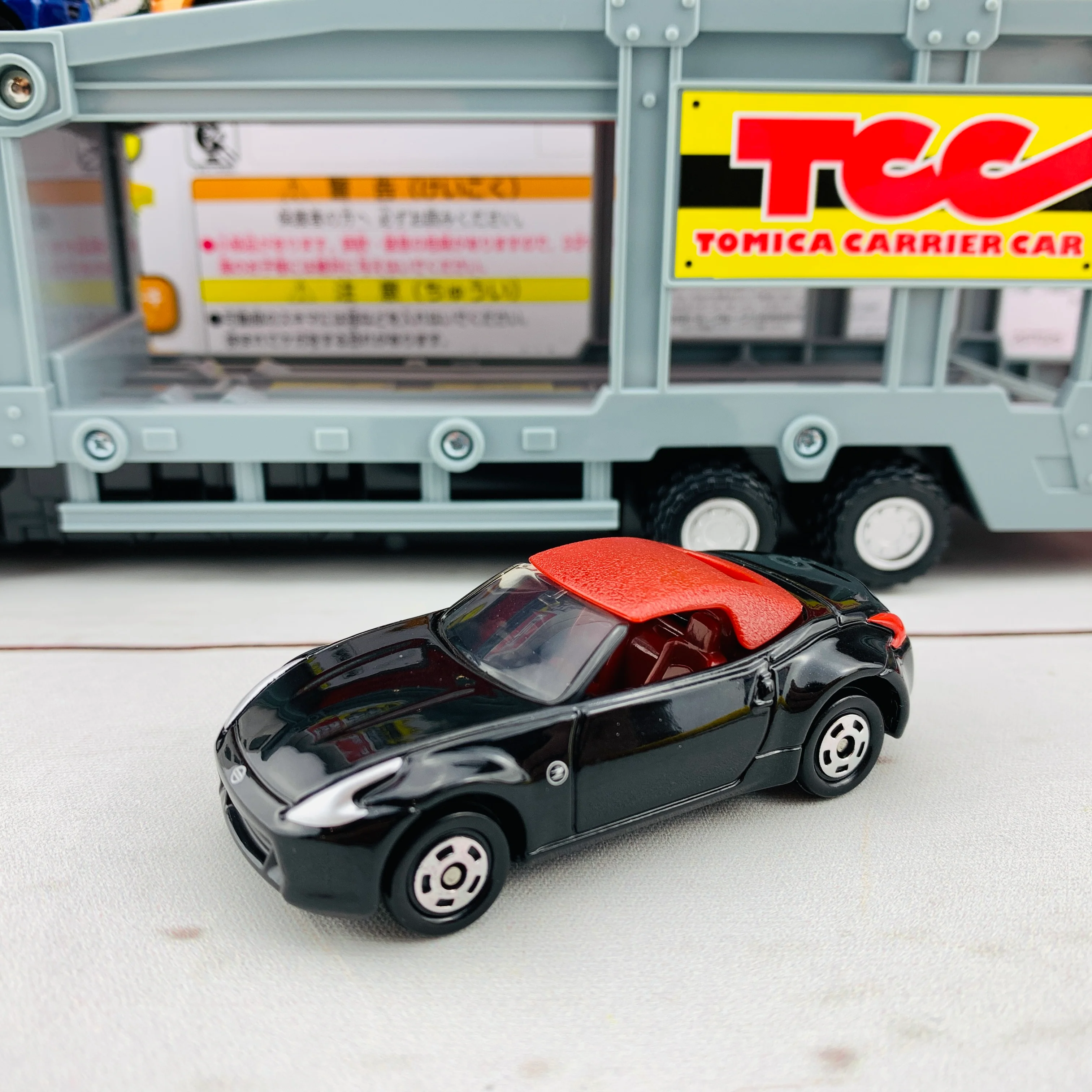TOMICA Carrier Car Set (4904810423249) - Image 10