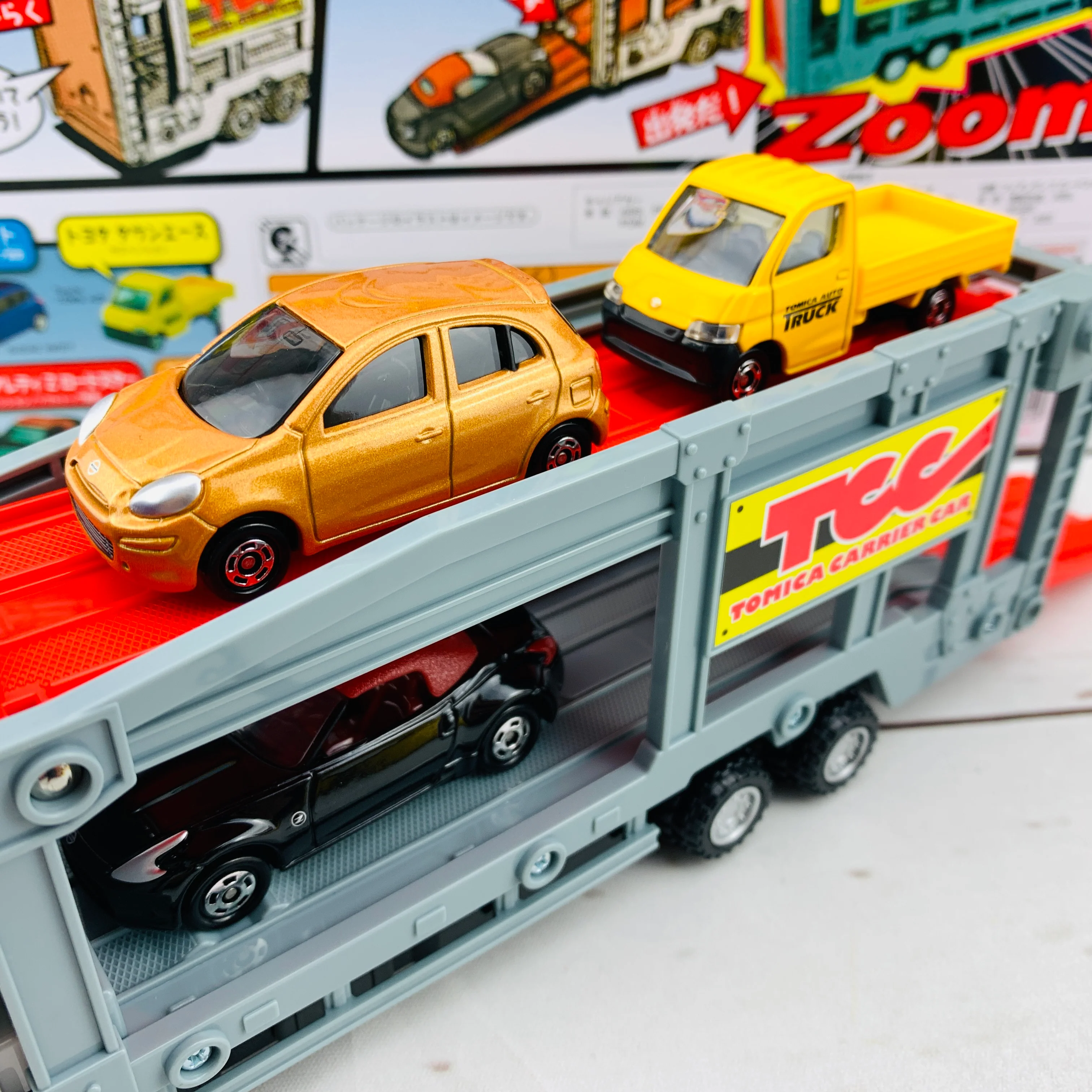 TOMICA Carrier Car Set (4904810423249) - Image 4